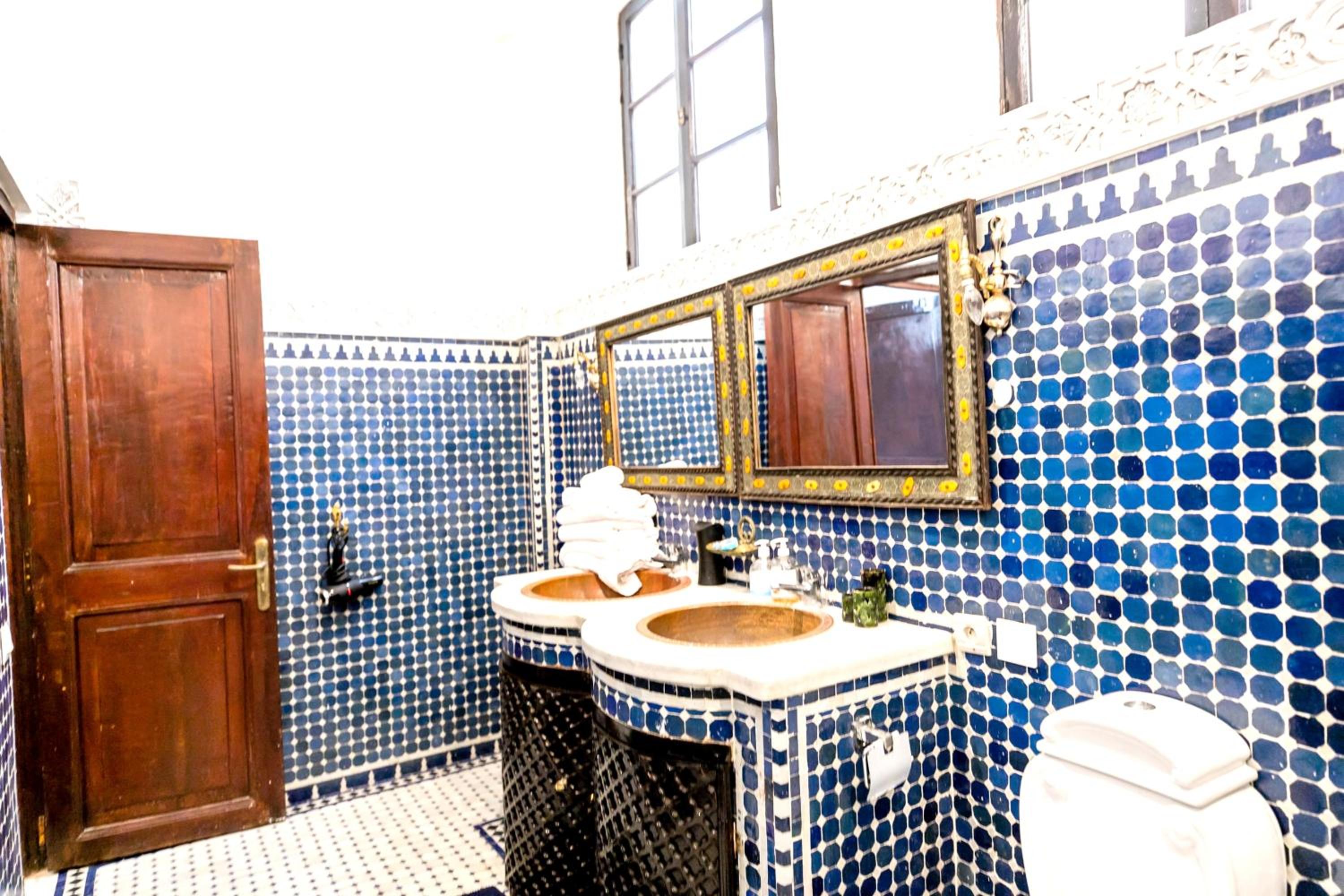 Spacious Apartment in Fès with Private Pool, 150 sqm view 4