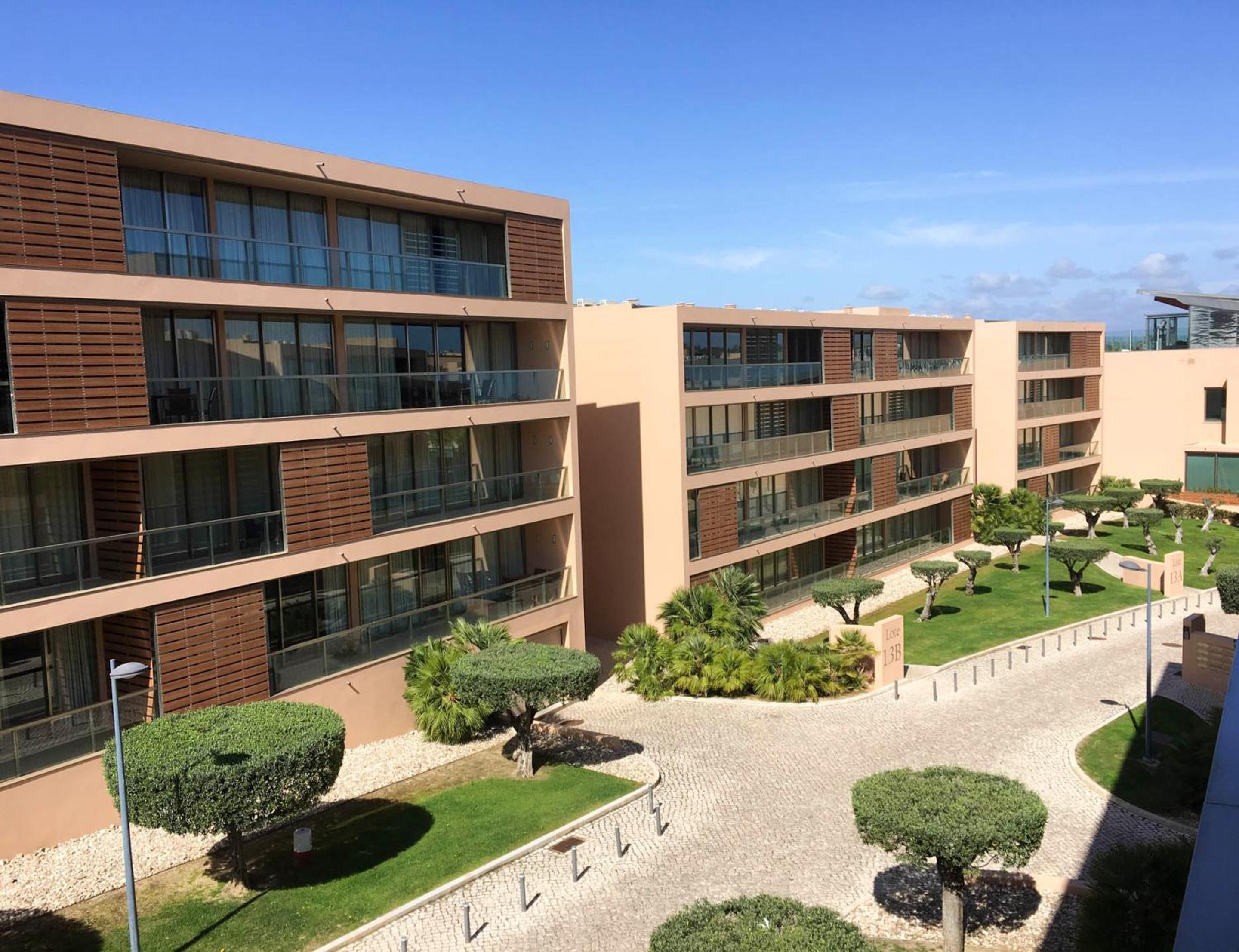 Comfortable Apartment with Shared Pool in Guia 110 m² view 4
