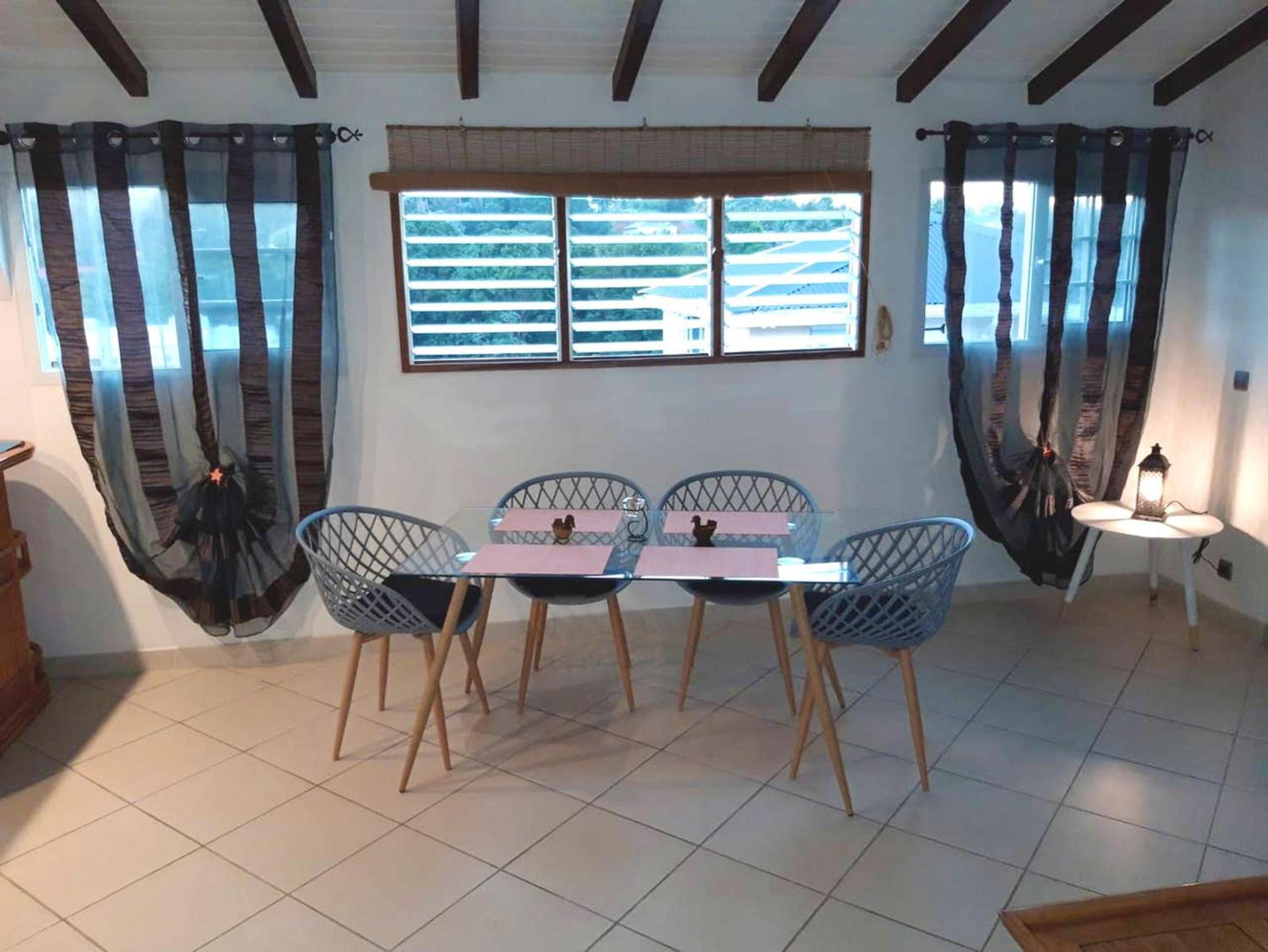 Maison charmante avec piscine à Petit-Bourg. view 5