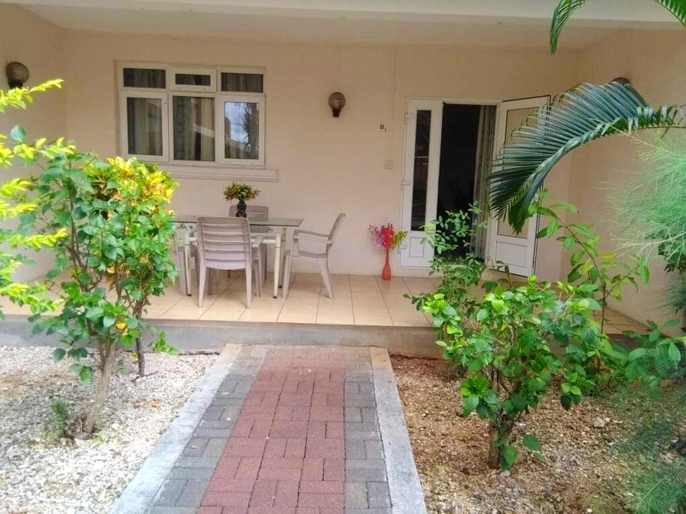 Spacious apartment in Flic en Flac 114 m² with shared pool view 5