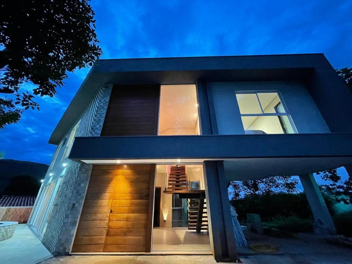 Casa Escarpas do Lago, 4 suítes e ar-condicionado