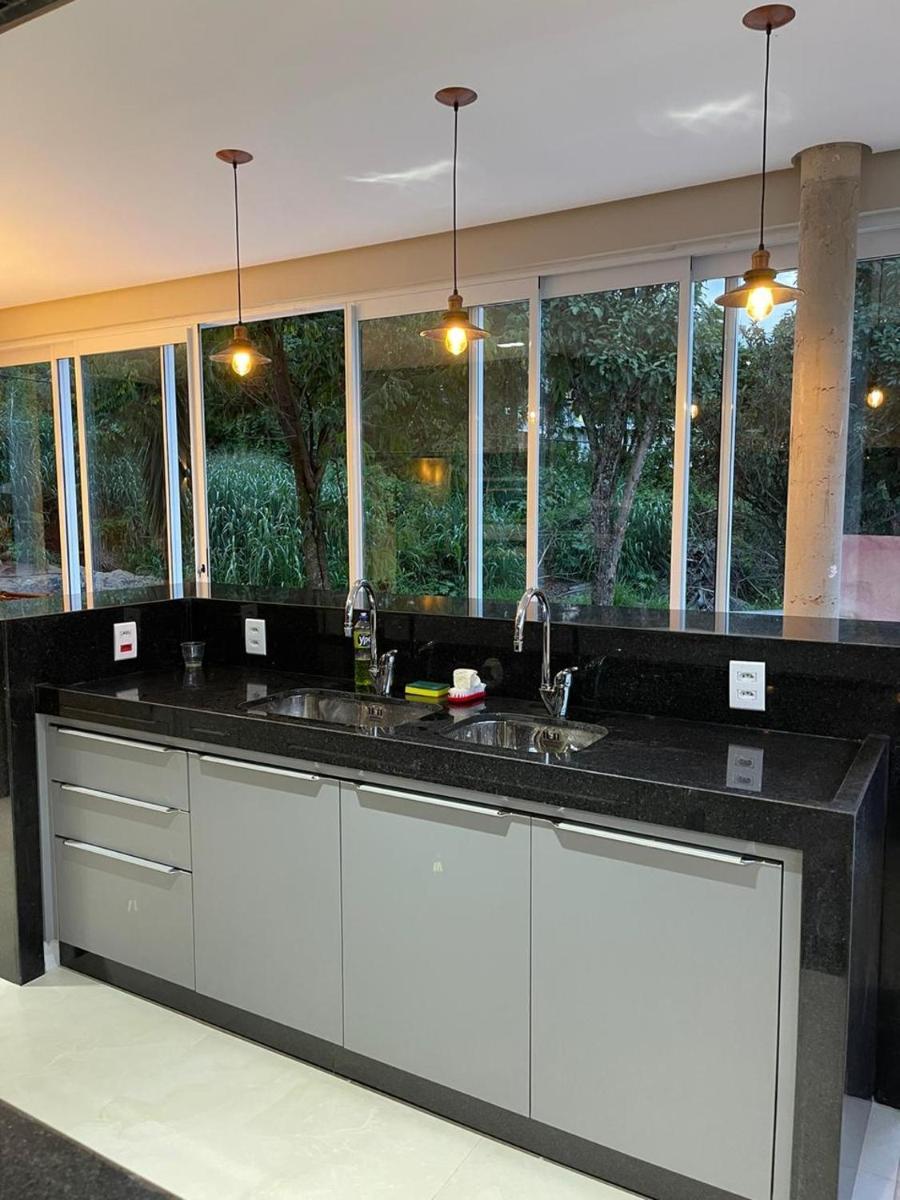 Casa Escarpas do Lago, 4 suítes e ar-condicionado
