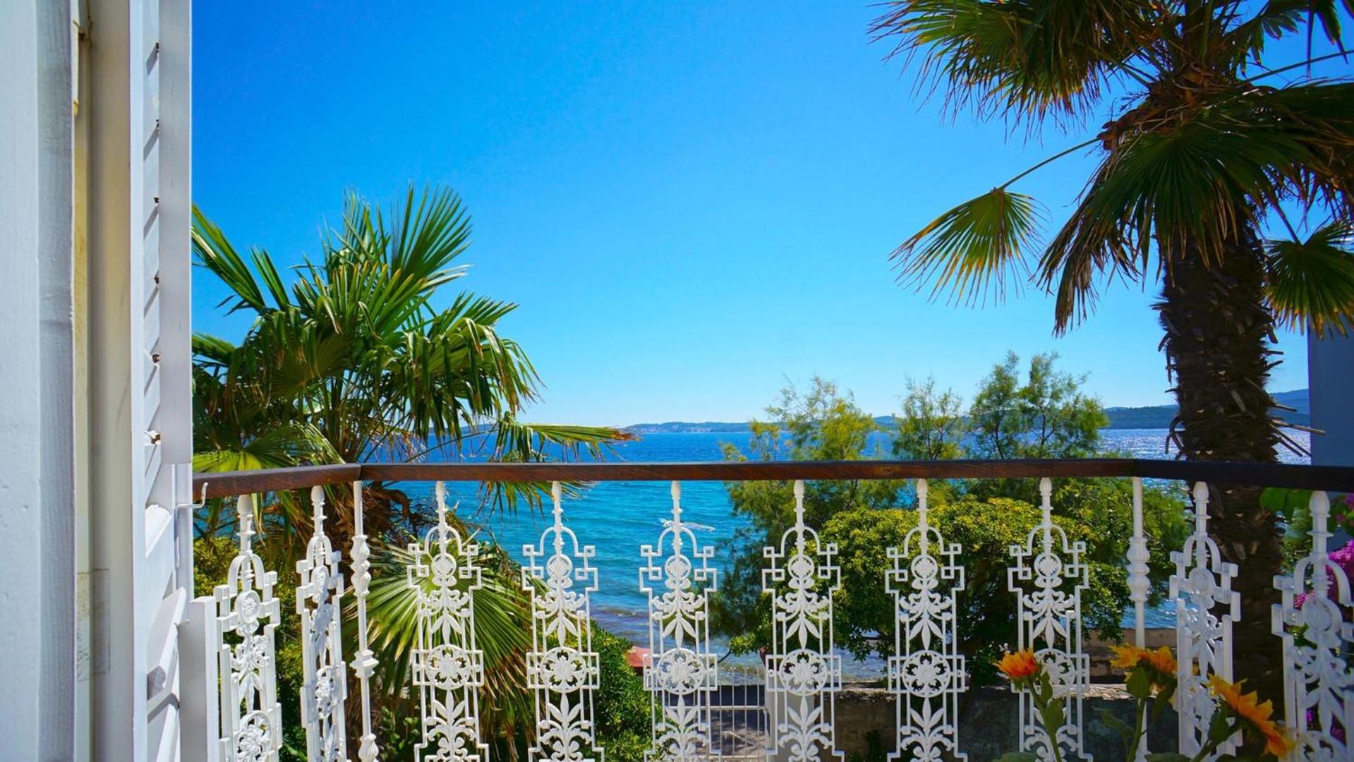 Villa Beach House Orebic with private pool at the beach in Orebic - Peljesac