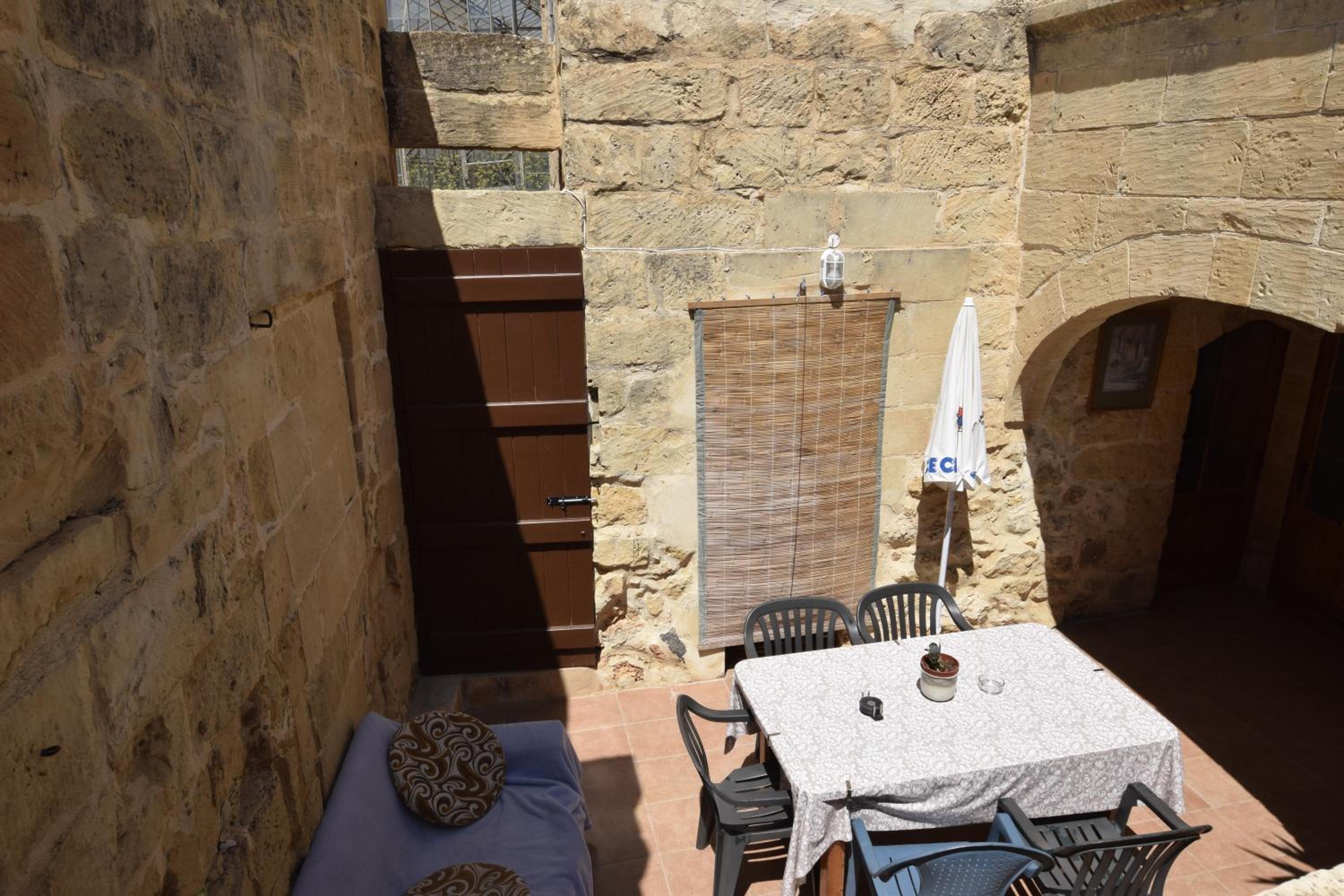 400YR Farmhouse in Xaghra Gozo - Entire Farmhouse view 3