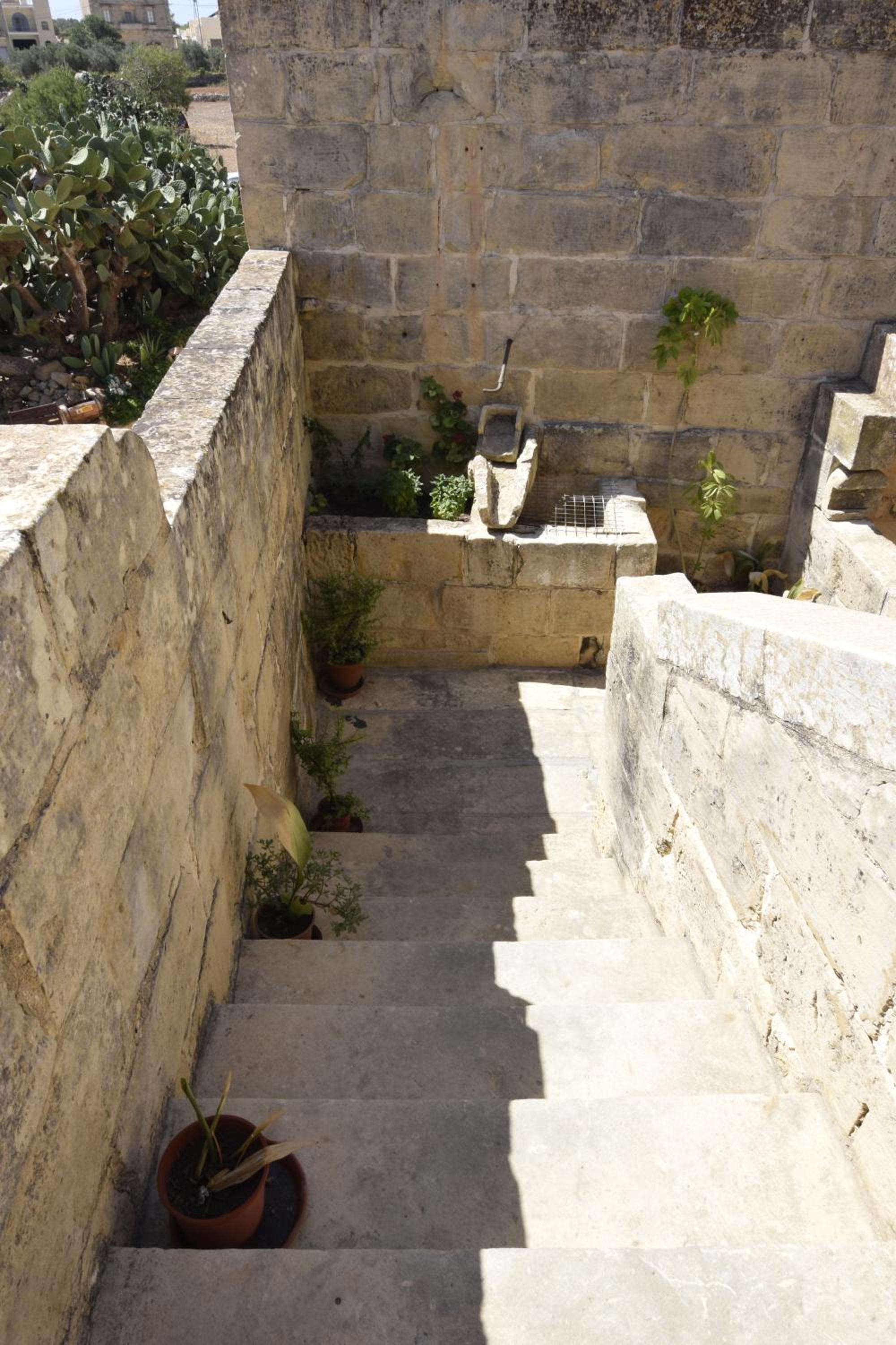 400YR Farmhouse in Xaghra Gozo - Entire Farmhouse view 2