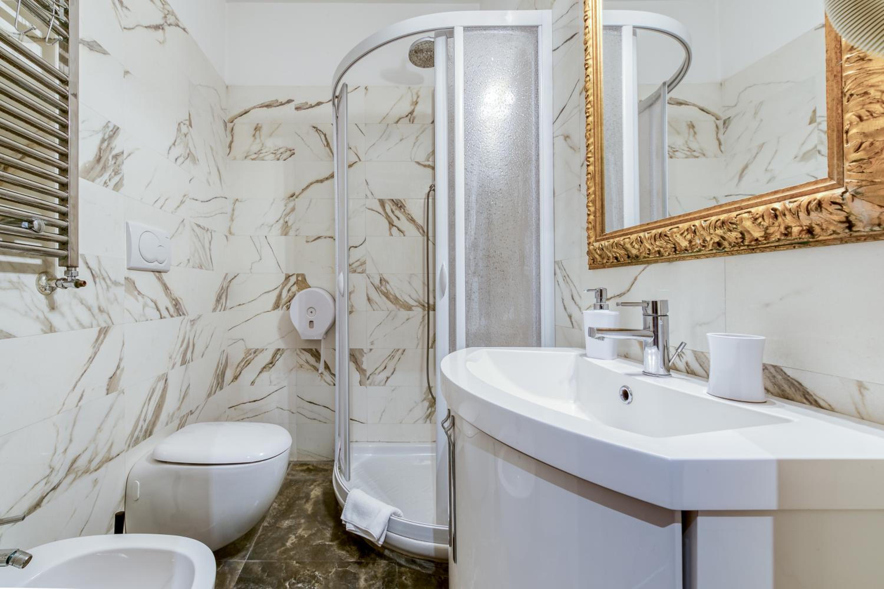 Vatican Plaza en Rome — bathroom