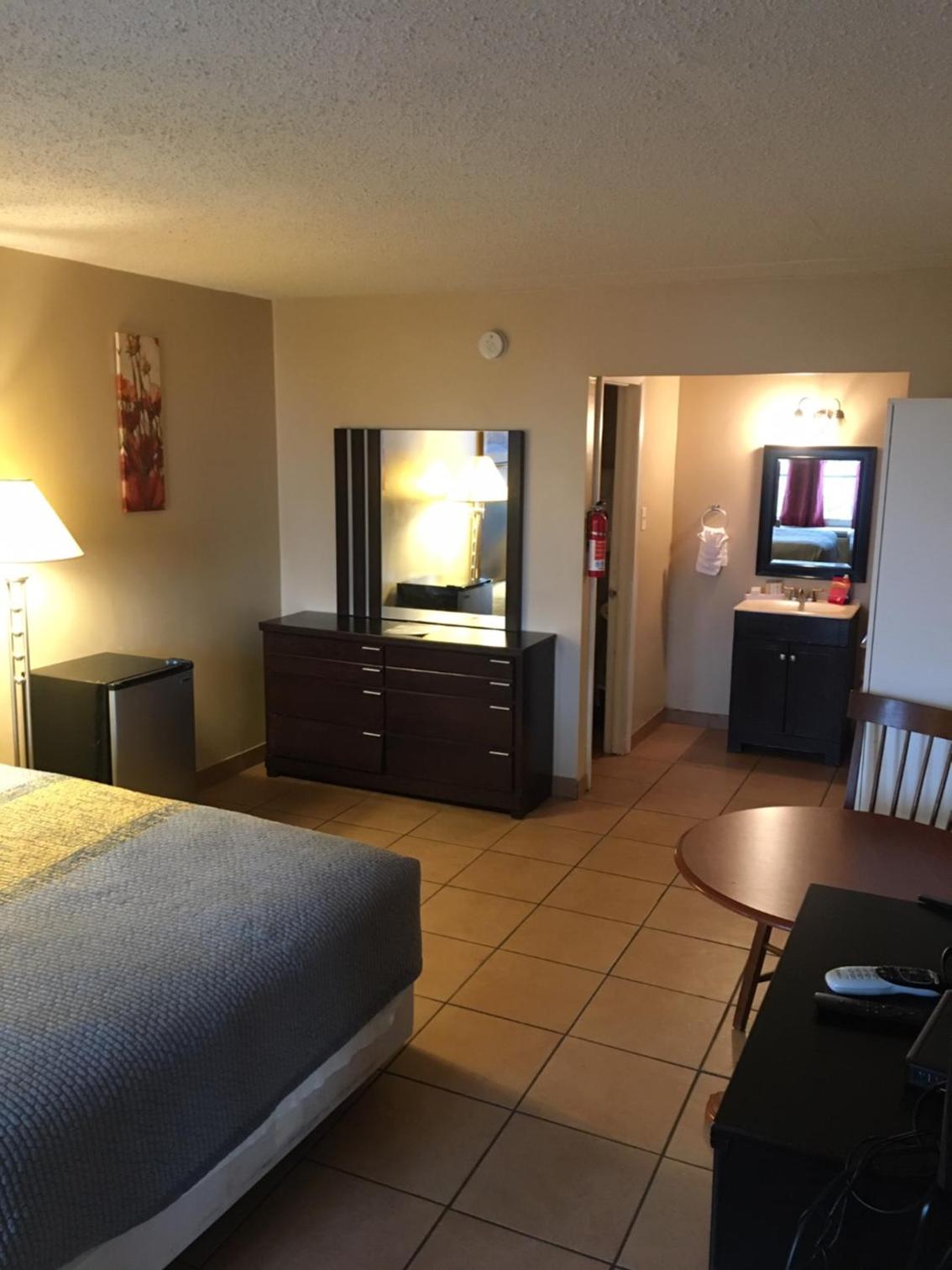 Winchester Vacations - ANS INN  SUITES - Property Image 11