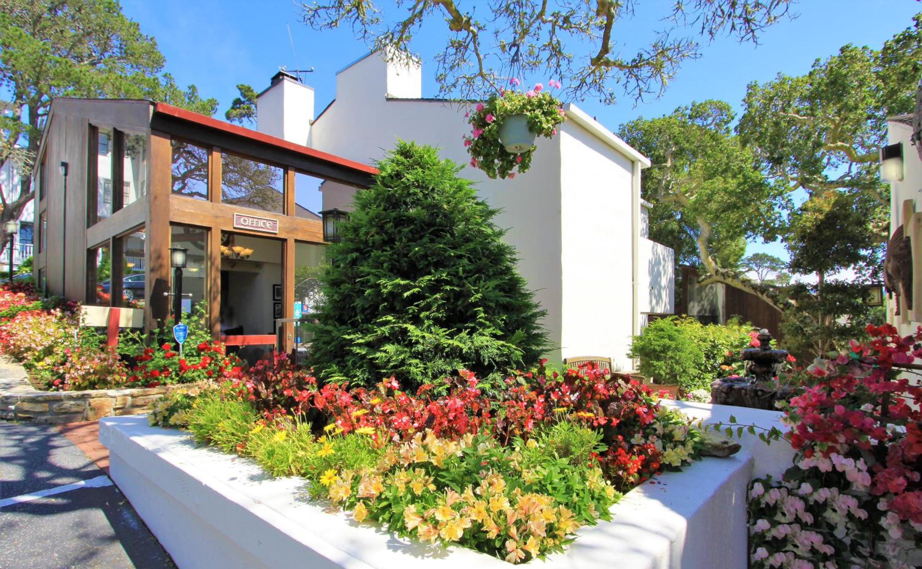 Monterey Vacations - Lobos Lodge - Property Image 1