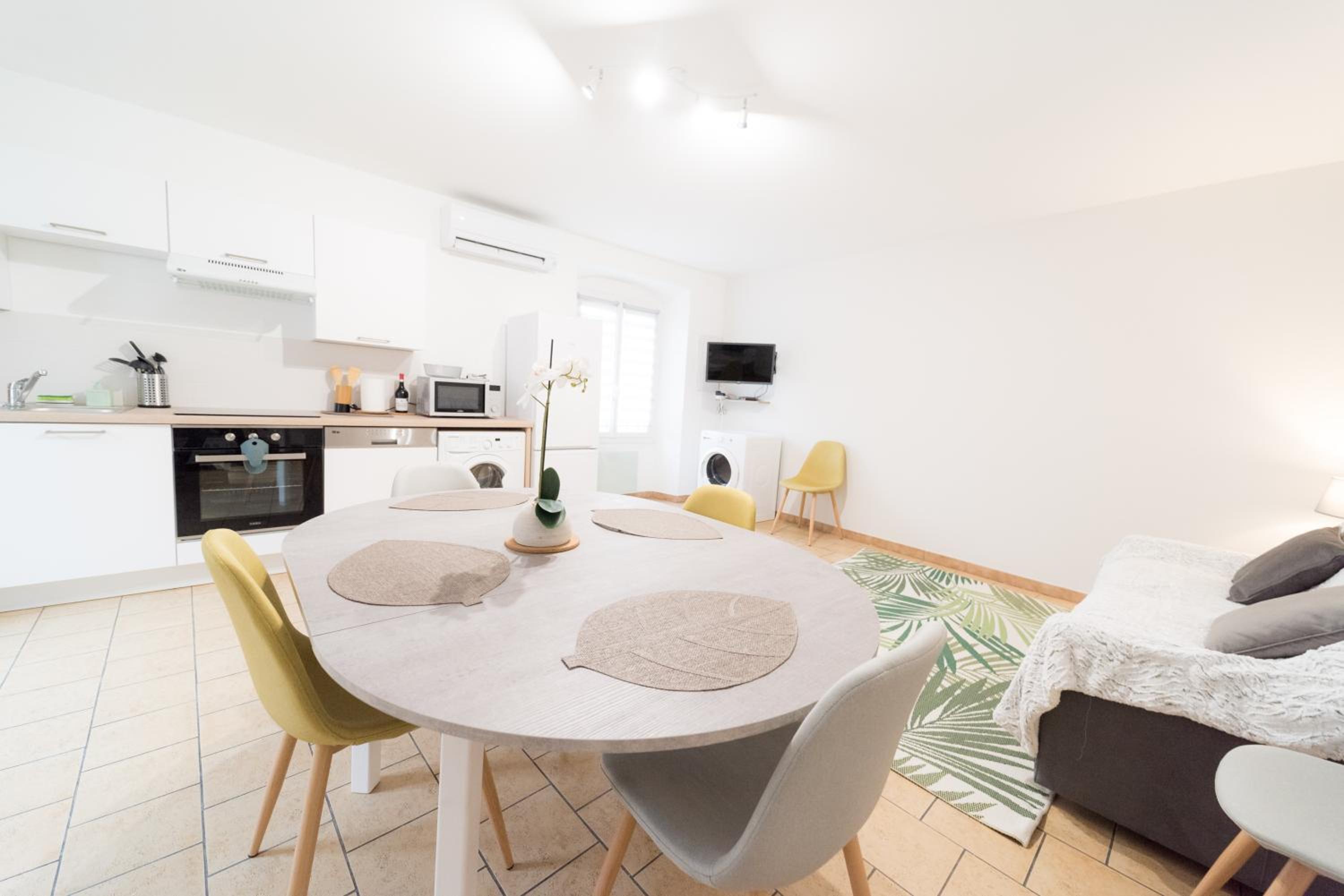 Ravissant Triplex et Duplex au Centre de Pont St Esprit view 2