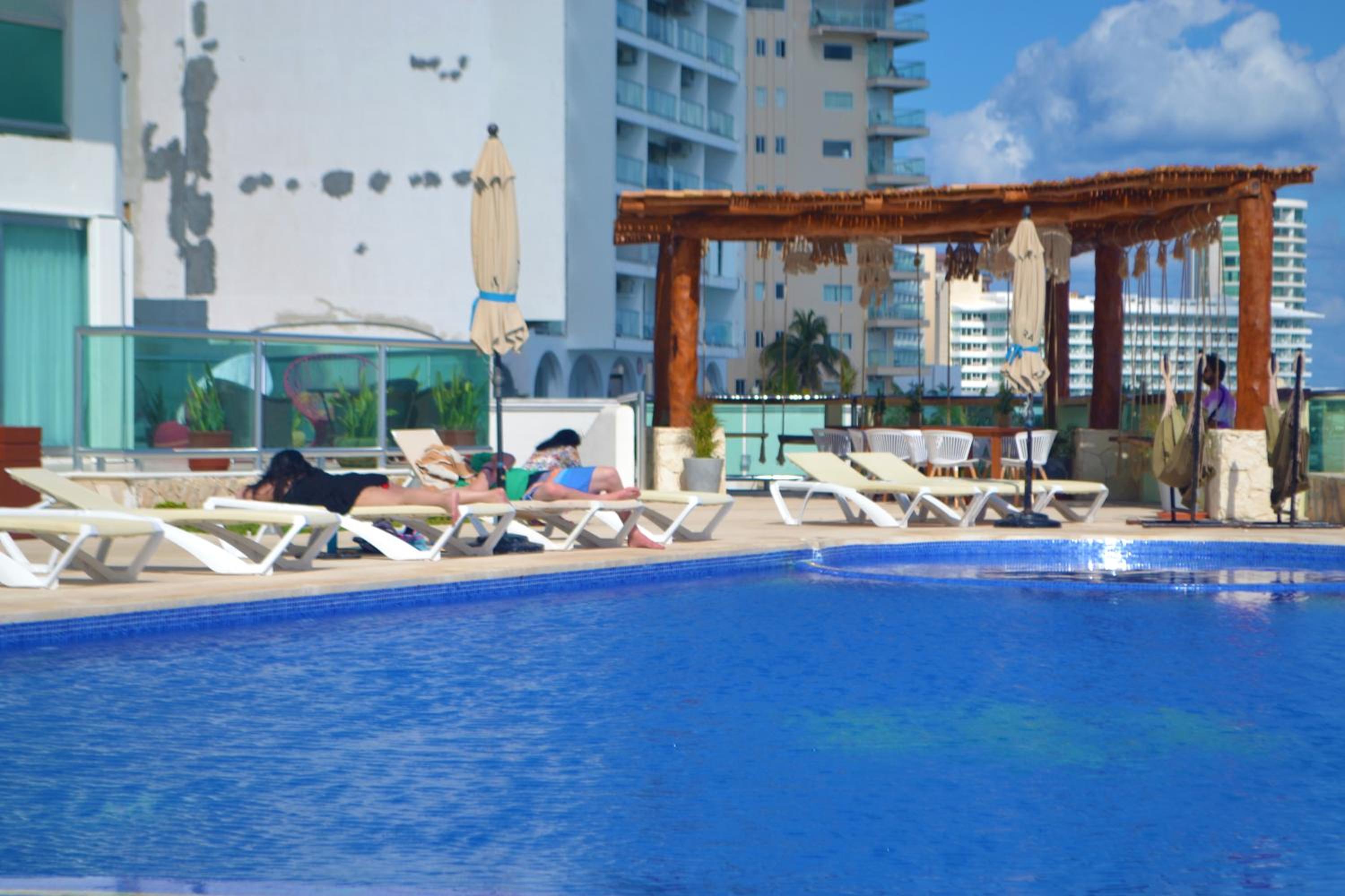 GIRASOL CONDO CANCUN BEAcH