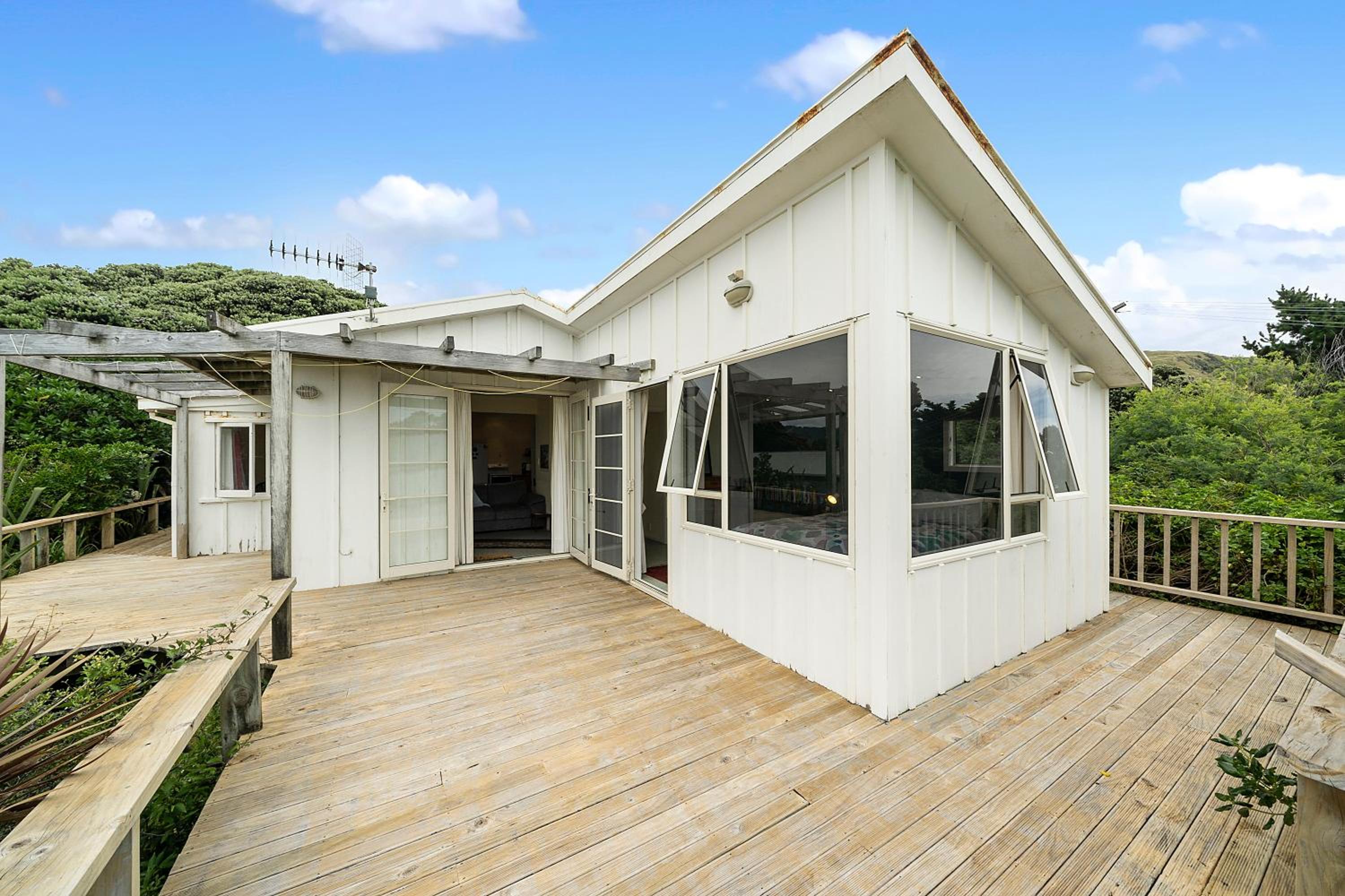 Ridge Top Views - Paekakariki Holiday Home view 2
