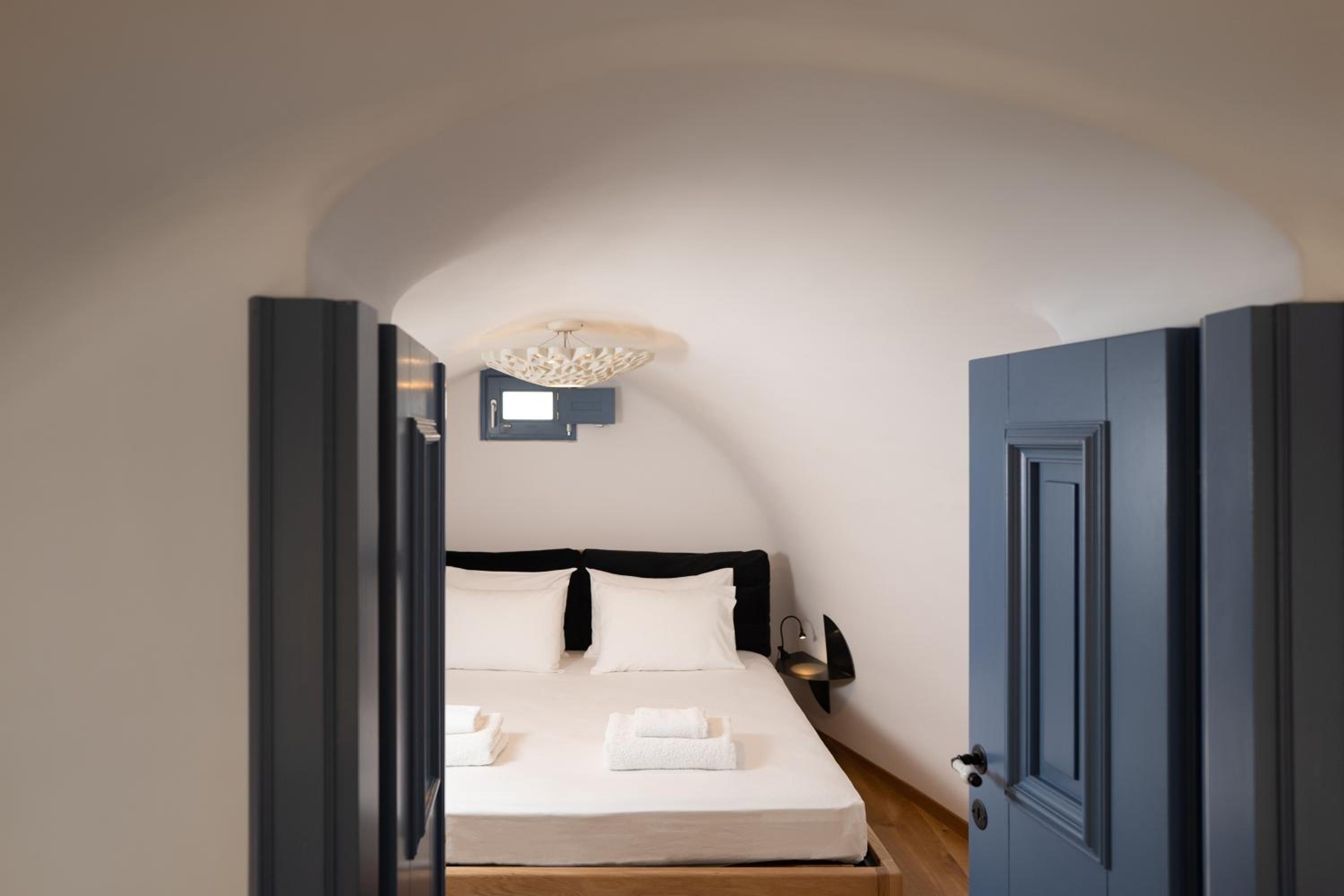 Bliss Mansion with sunset view & swimming pool photo 2