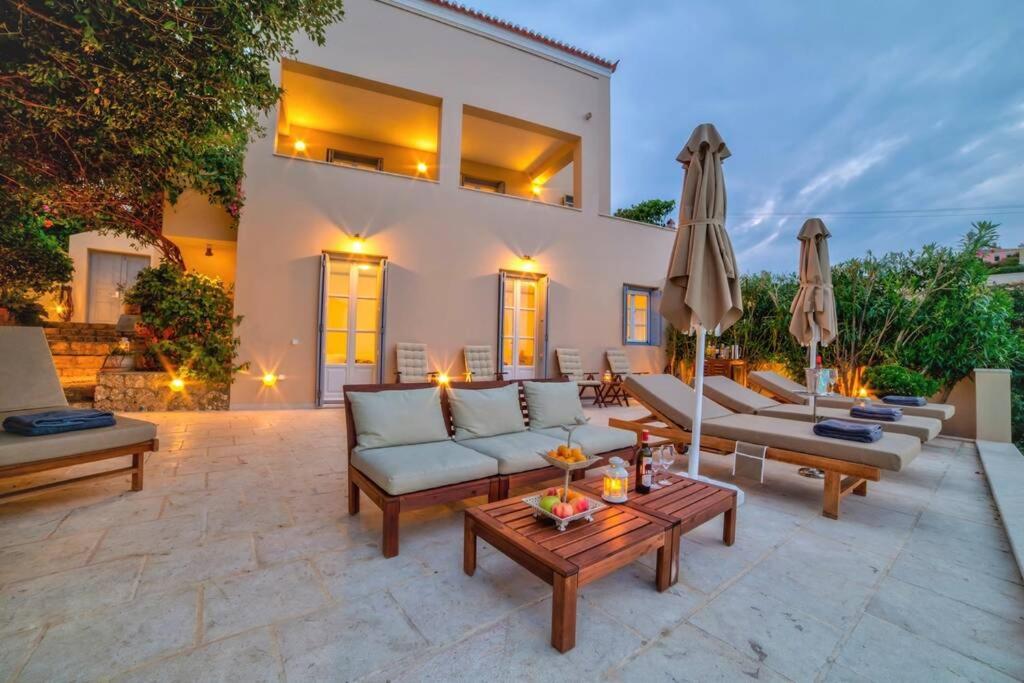 View-topia Amazing View, Private Pool, Close to the center. photo 5