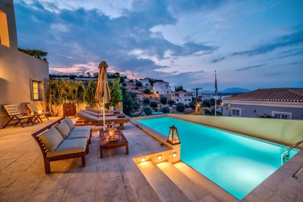 View-topia Amazing View, Private Pool, Close to the center. view 4