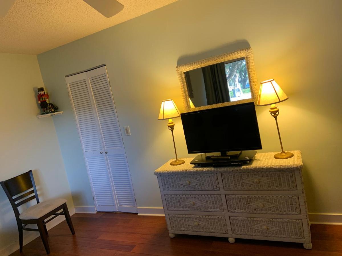 PGA National Resort Golf Villa - Pool Side Executive Two Bedroom First Floor - Property Image 23