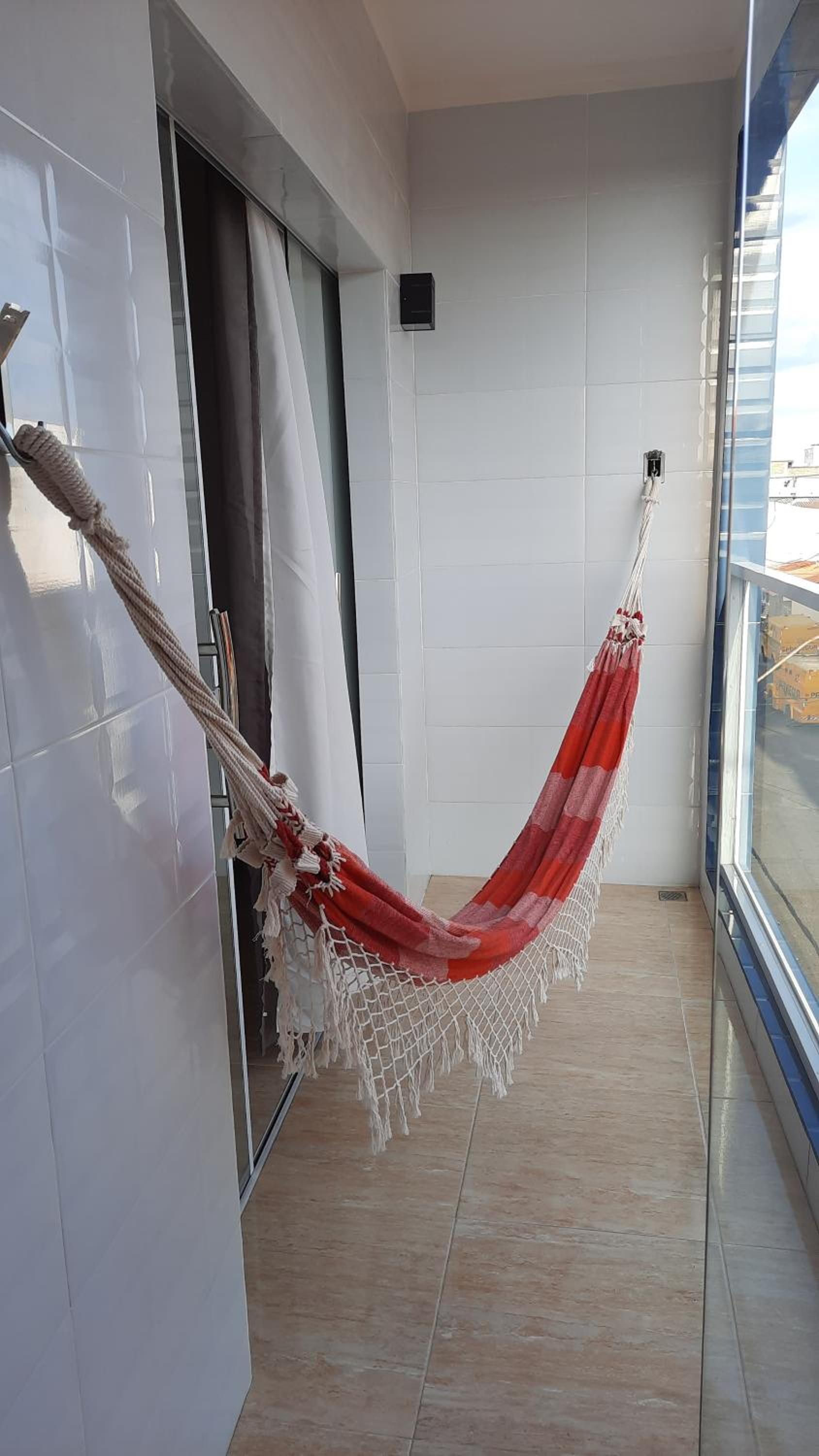 Apartamento mobiliado com varanda no centro de paulo afonso