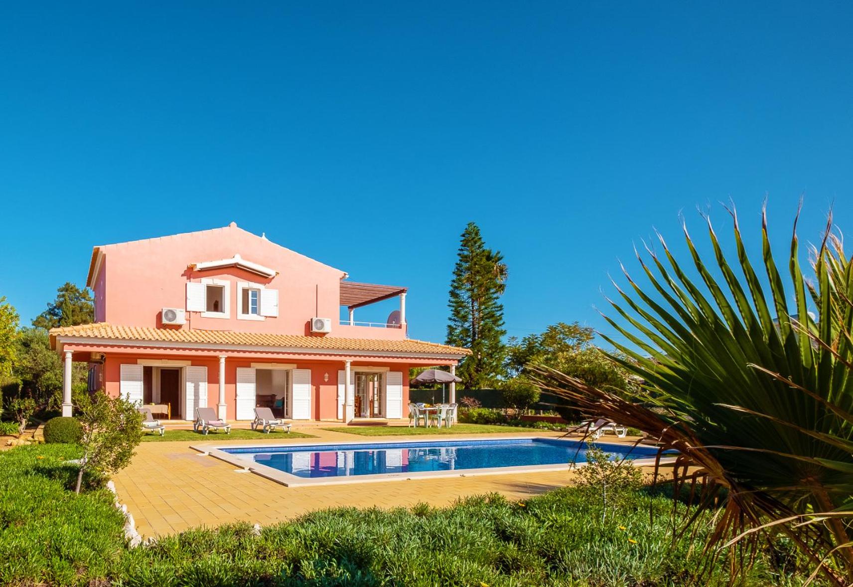 Villa Sunrise - com piscina privada e BBQ em Carvoeiro