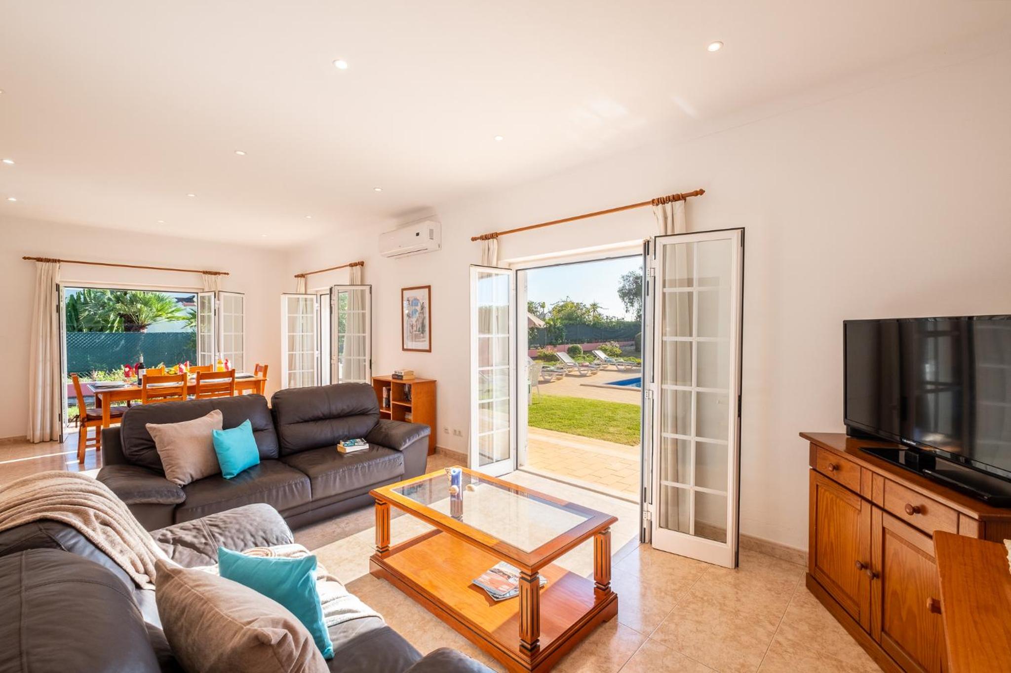 Villa Sunrise - com piscina privada e BBQ em Carvoeiro