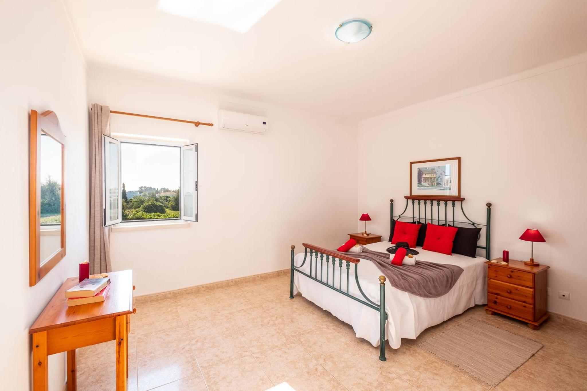 Villa Sunrise - com piscina privada e BBQ em Carvoeiro