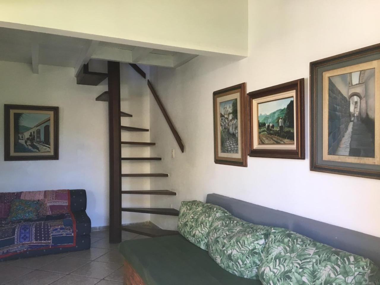 Refúgio Aconchegante no Peró Jardim Privativo Wi-Fi Ideal Casais Famílias e Home Office
