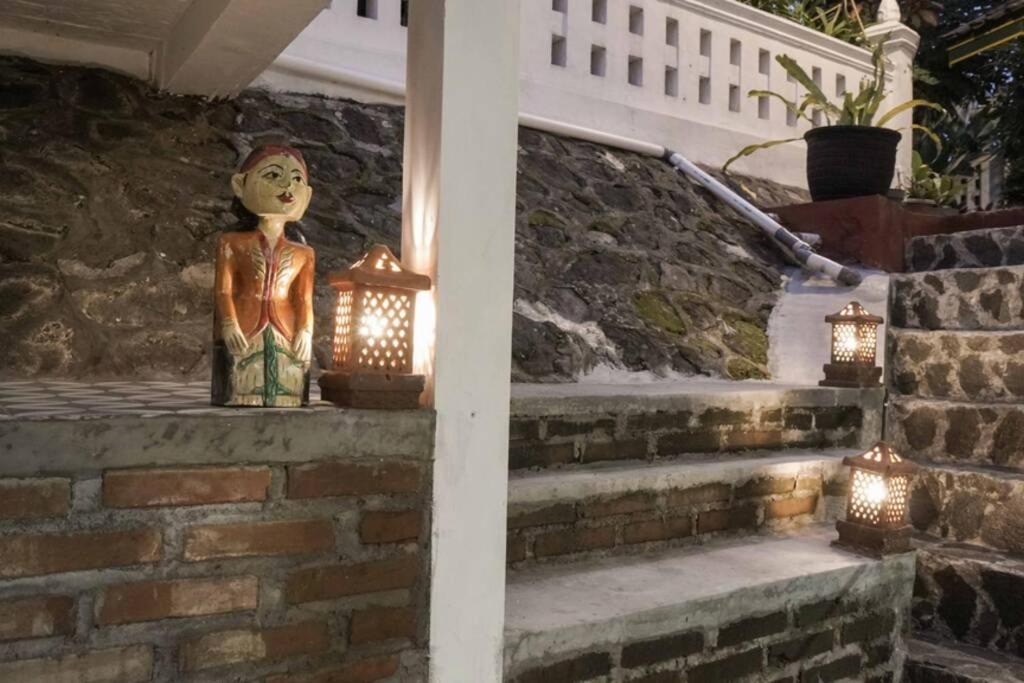 Rumah Kayu Joglo Yudhistira, tepi sungai, 2BR view 4