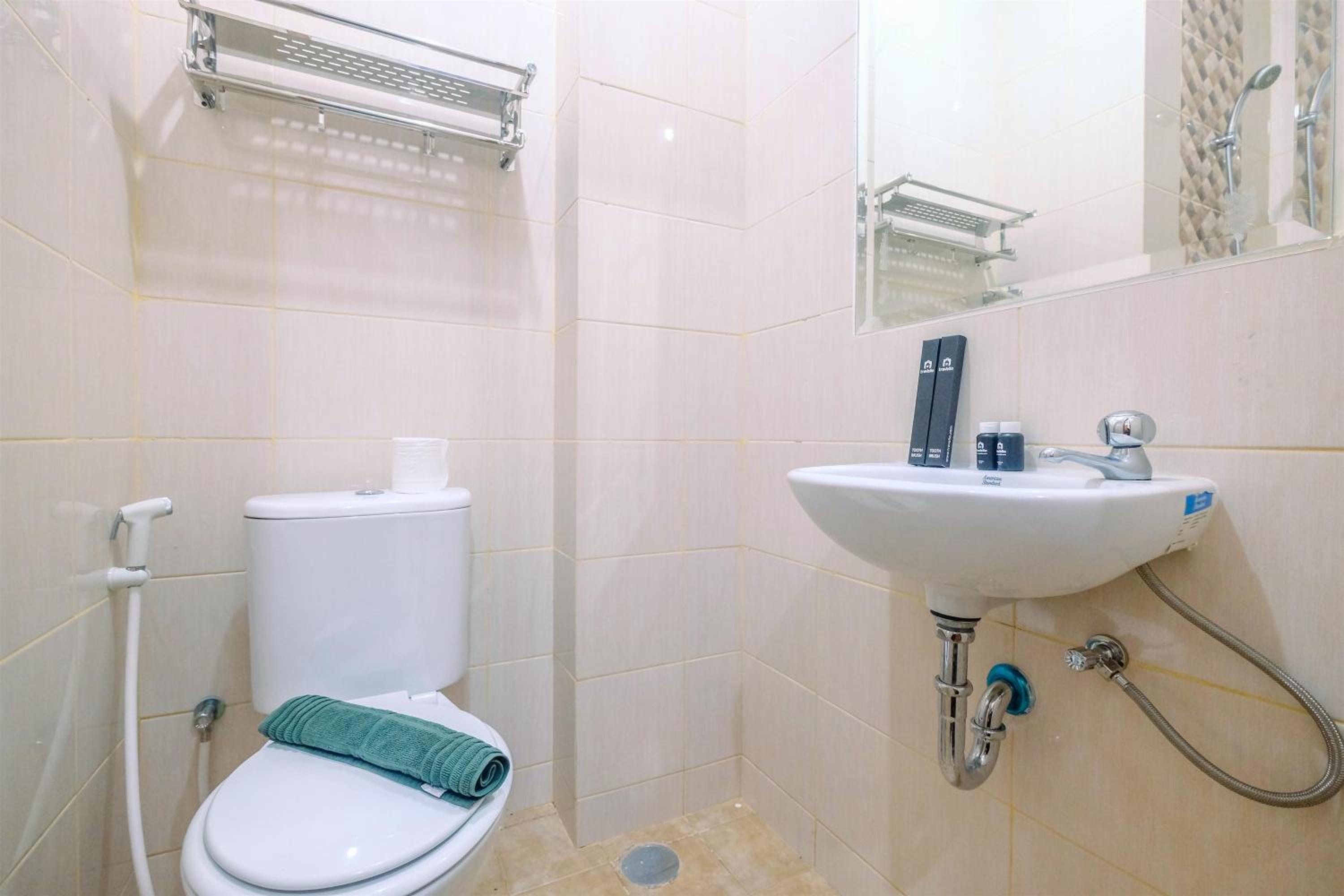 Compact and Relaxing Studio at Dave Apartment By Travelio