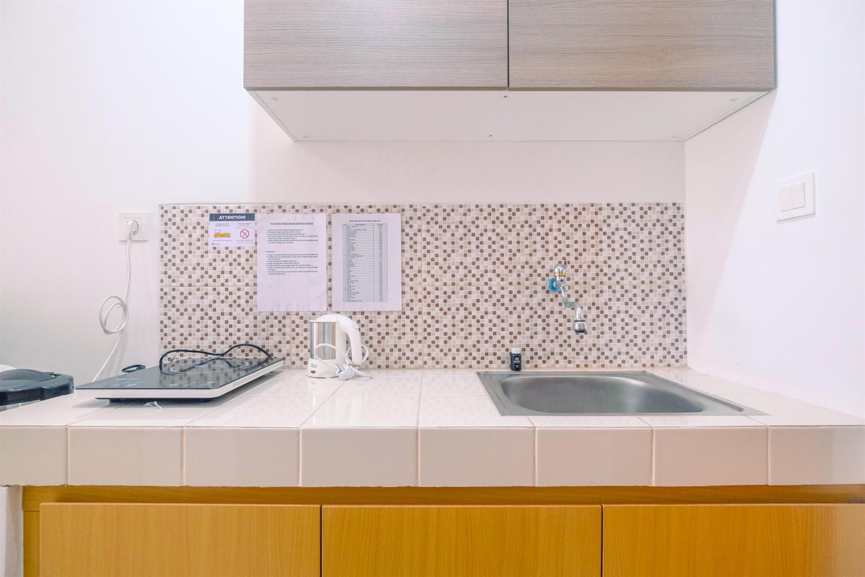 Compact and Relaxing Studio at Dave Apartment By Travelio, Pondoktjing Dua - 19