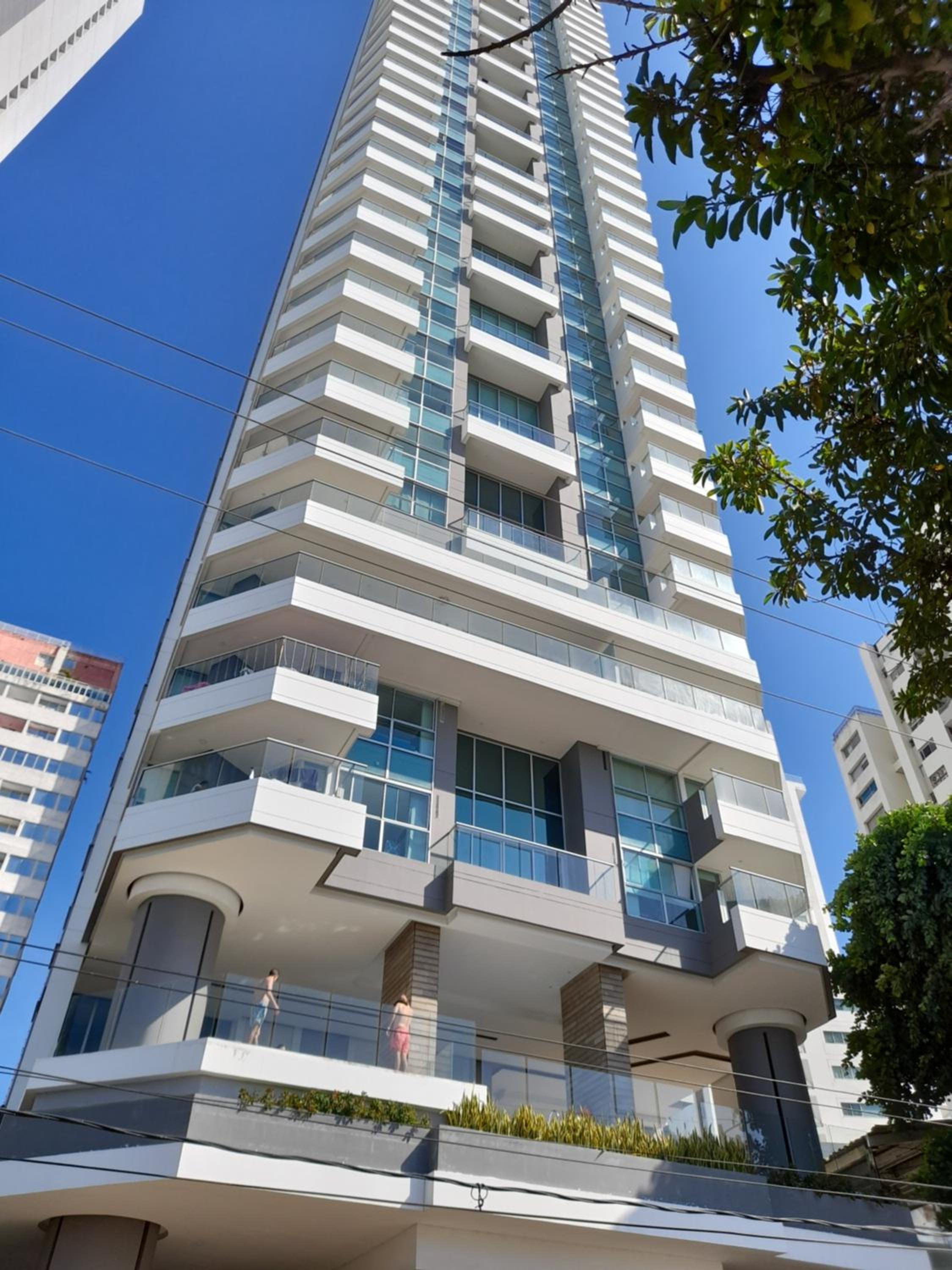 Hotel Apartamento en Edificio Murano ELITE frente a las Playas de Bocagrande - Image 1