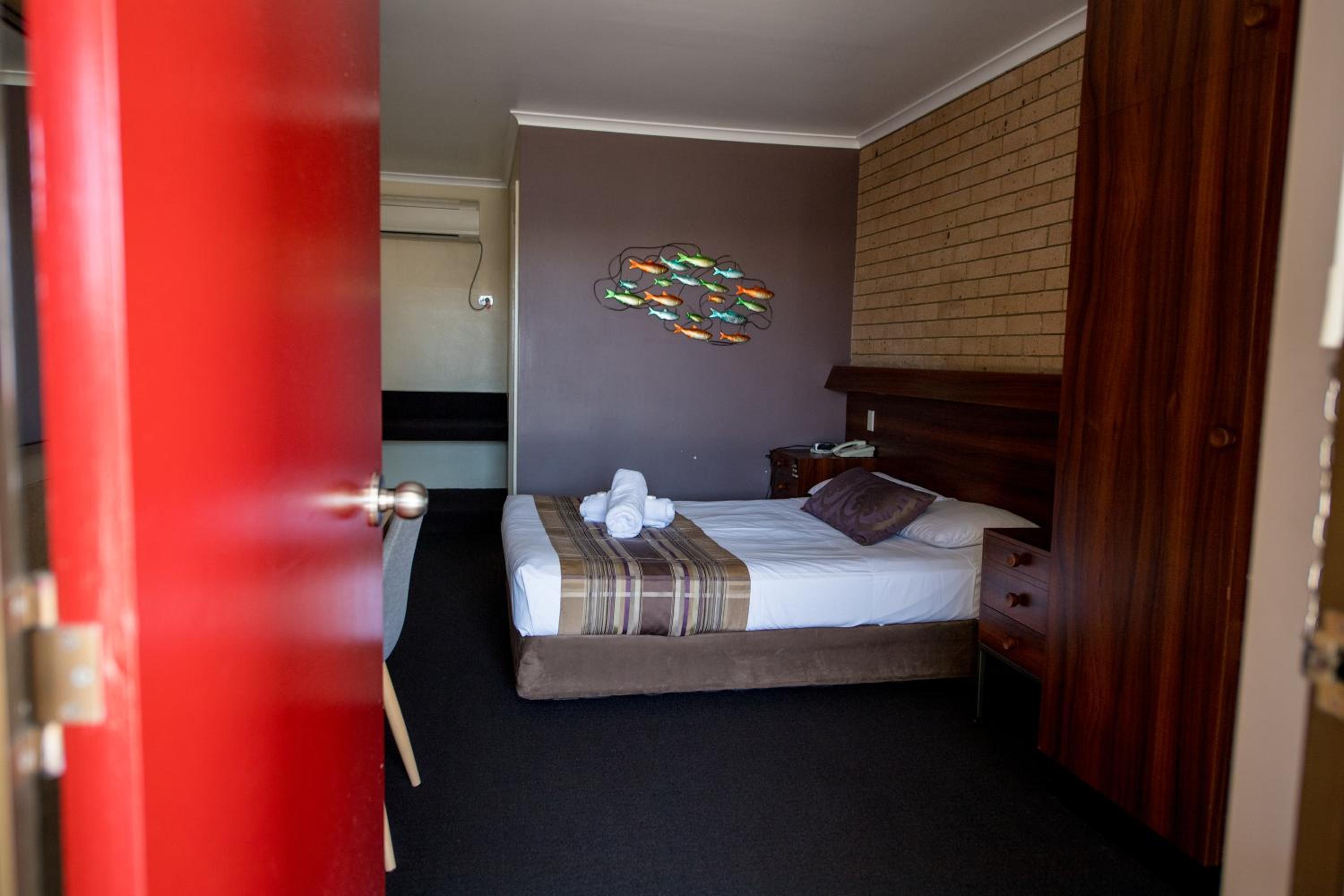 Sarina Motor Inn