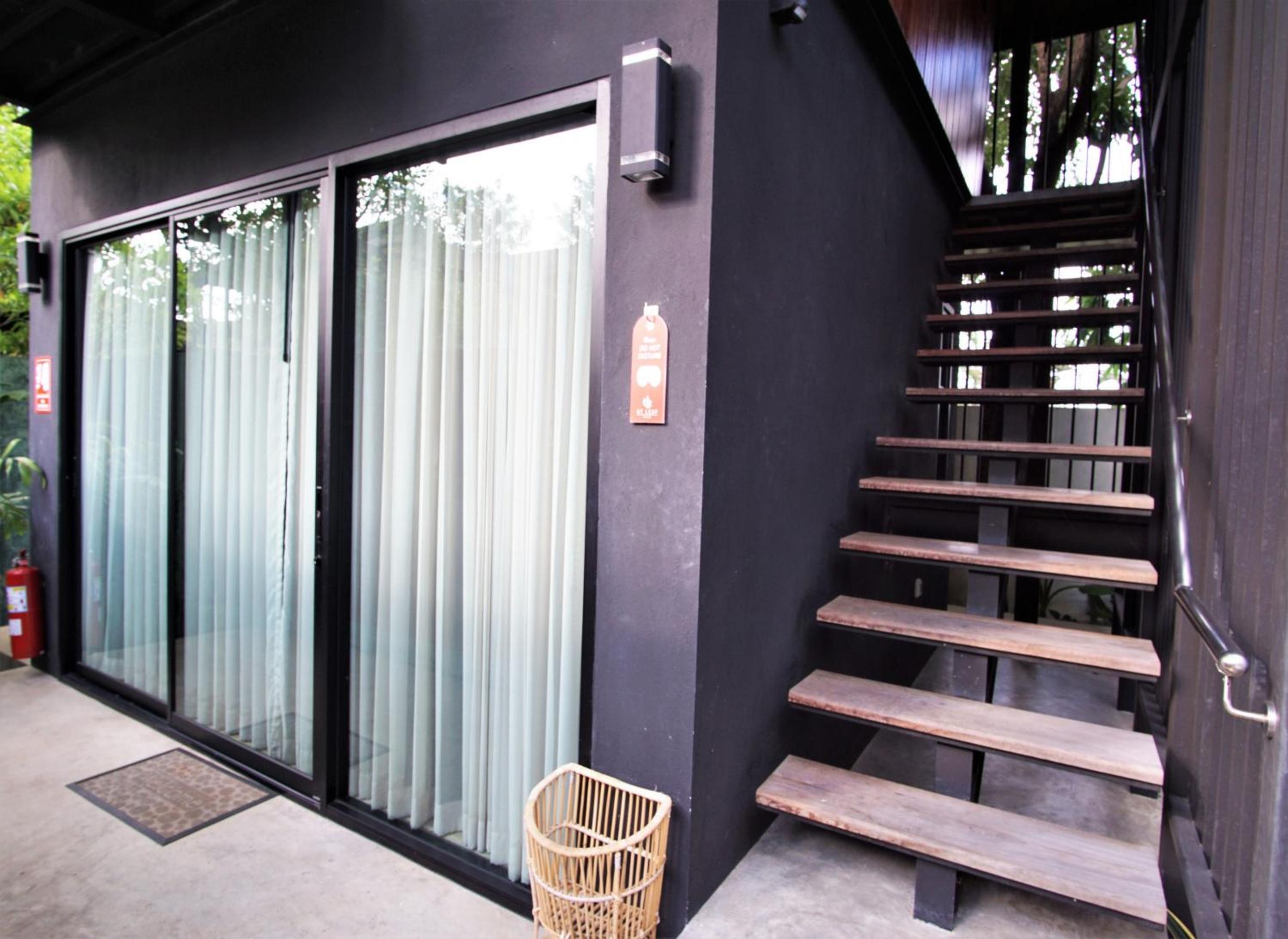 At Leaf Villa