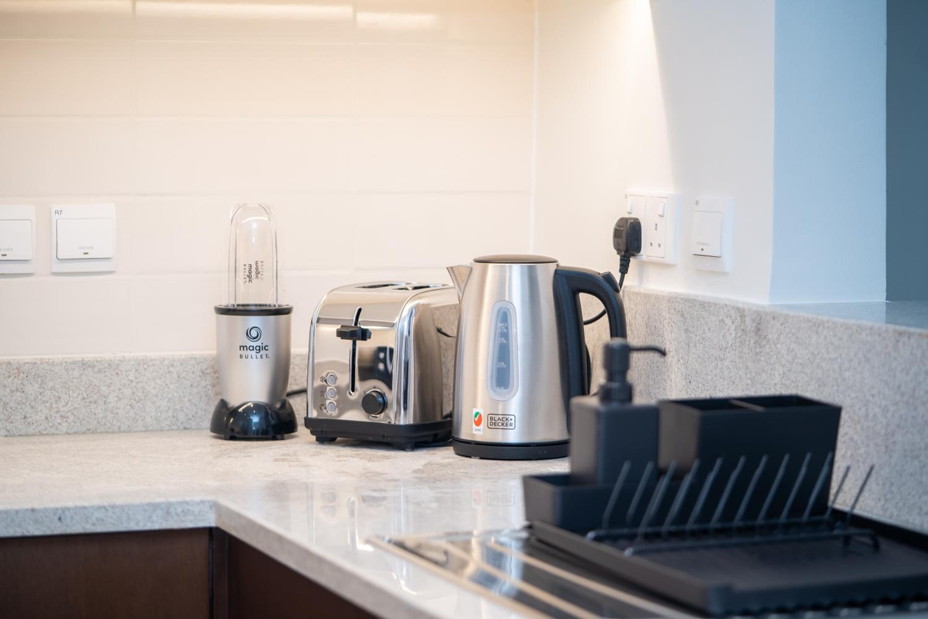 HiGuests - Chic Apt with Balcony and Pool near Burj Khalifa