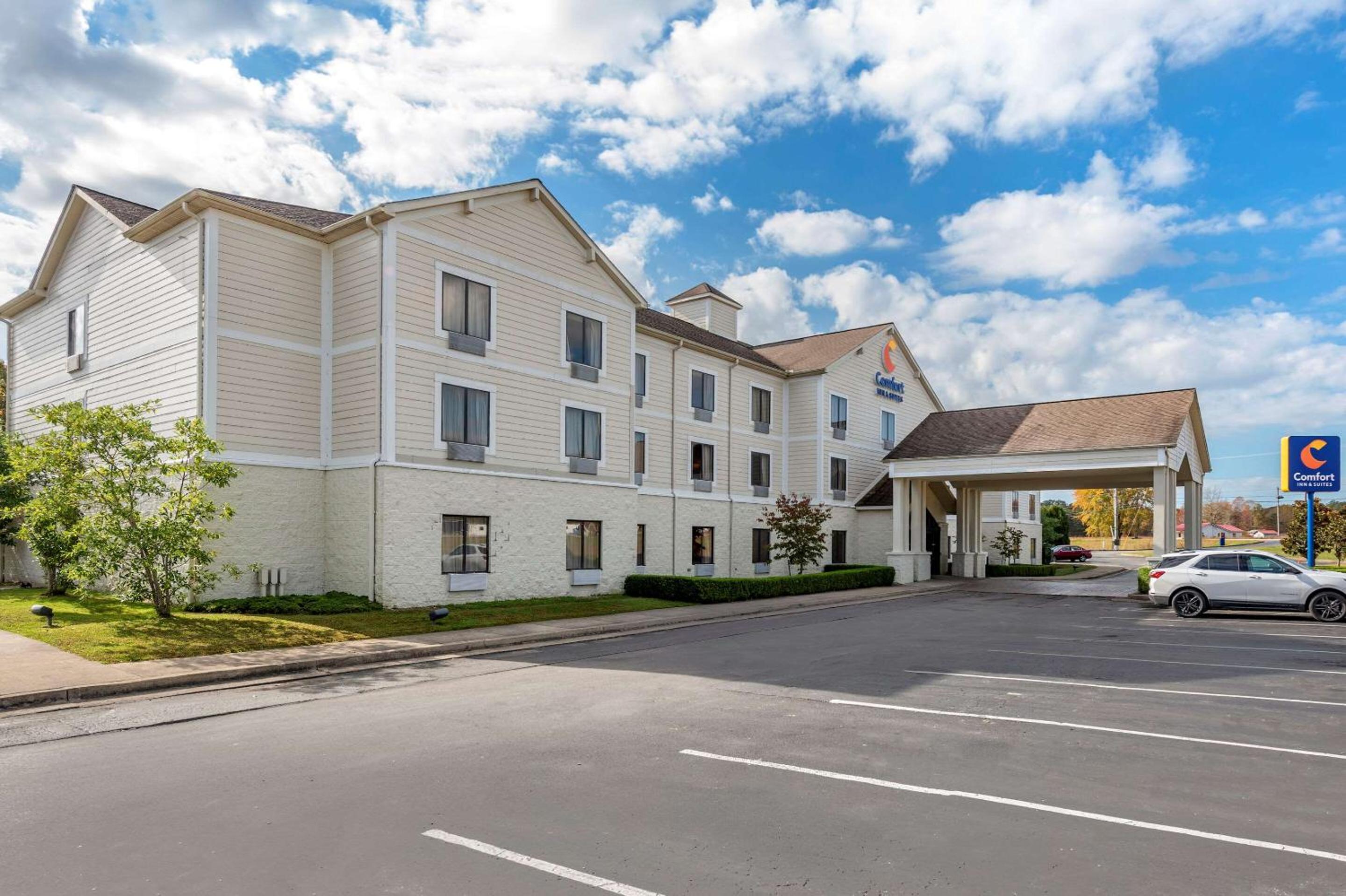 Morehead Vacations - Comfort Inn  Suites - Property Image 1