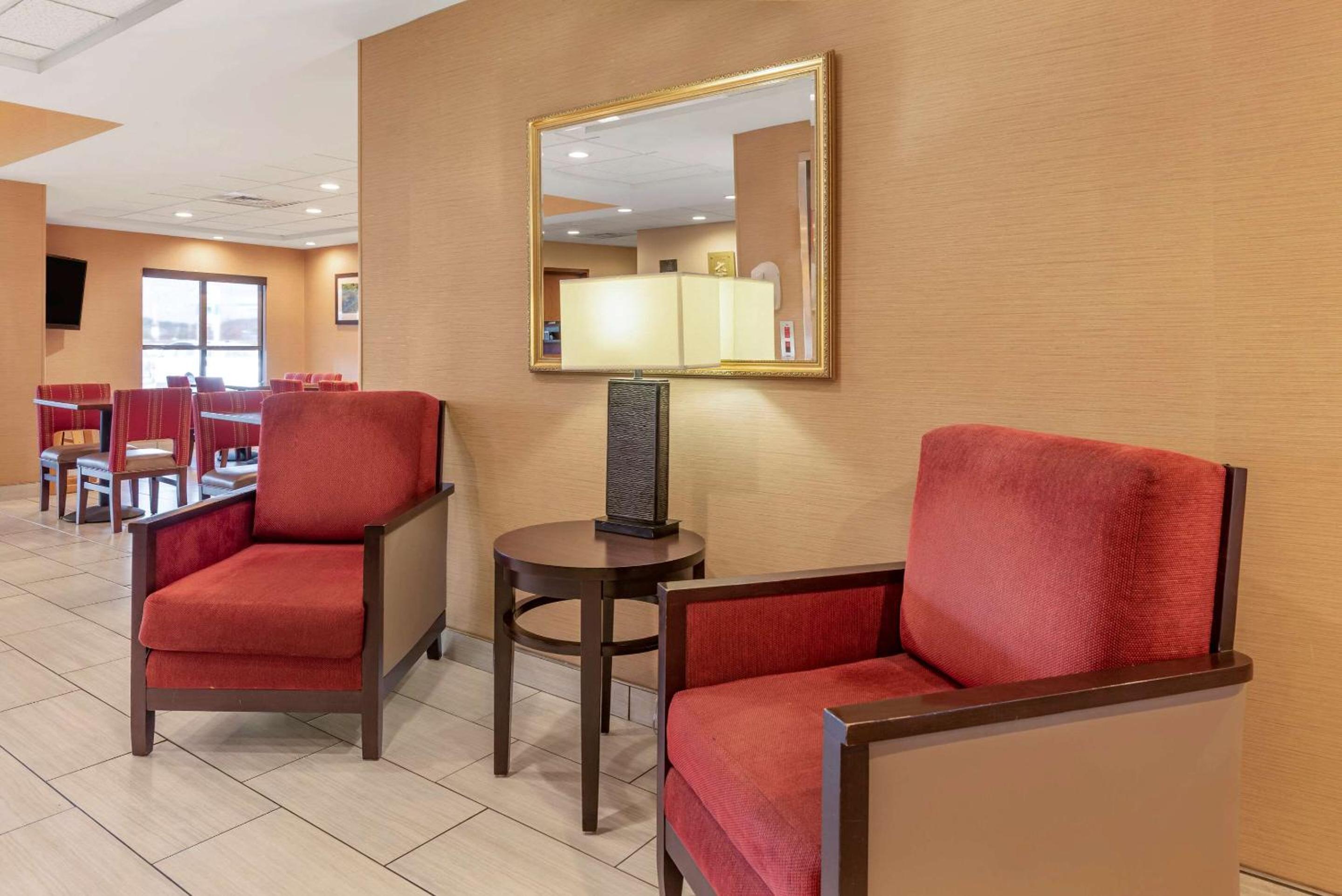 Morehead Vacations - Comfort Inn  Suites - Property Image 2