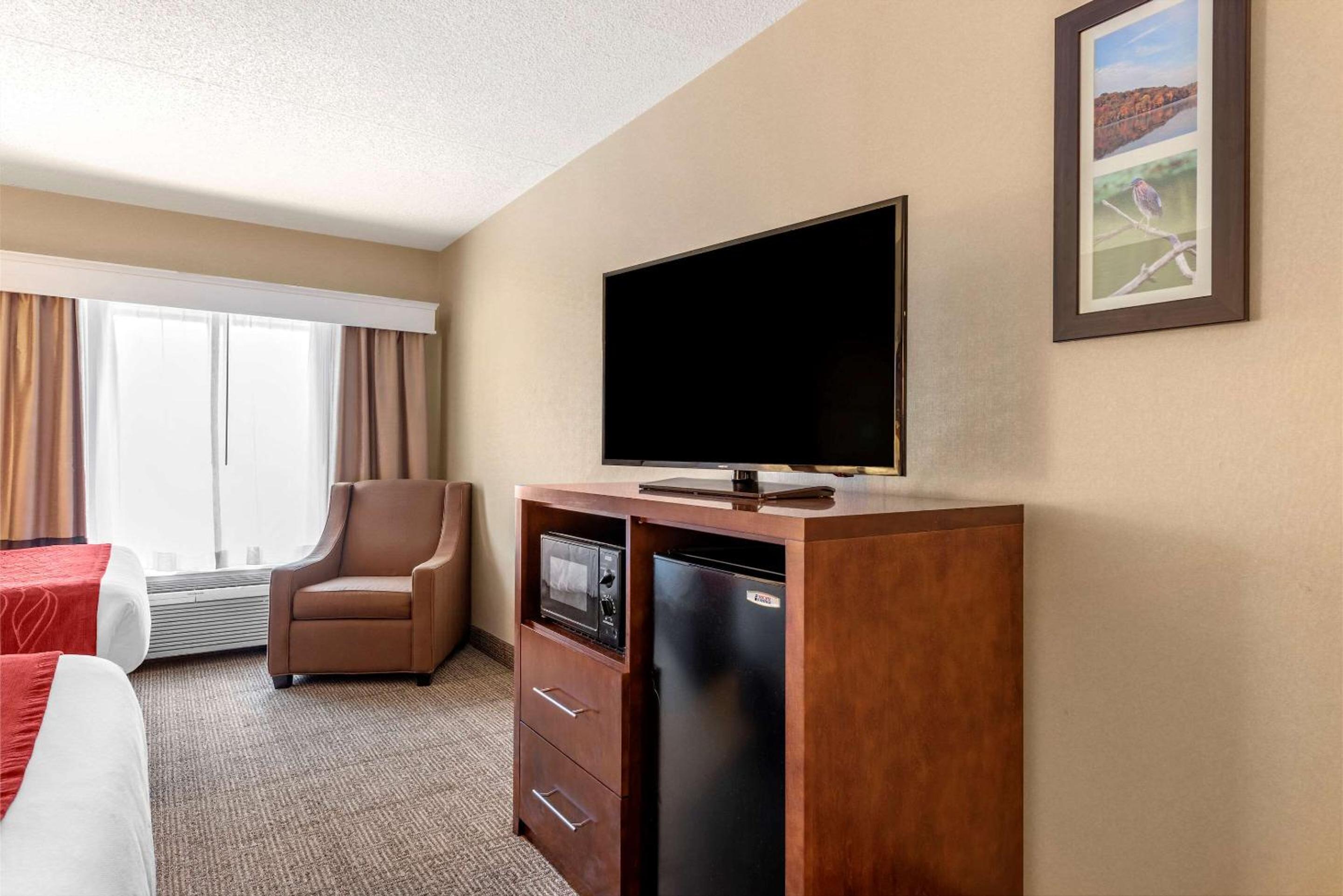 Morehead Vacations - Comfort Inn  Suites - Property Image 11