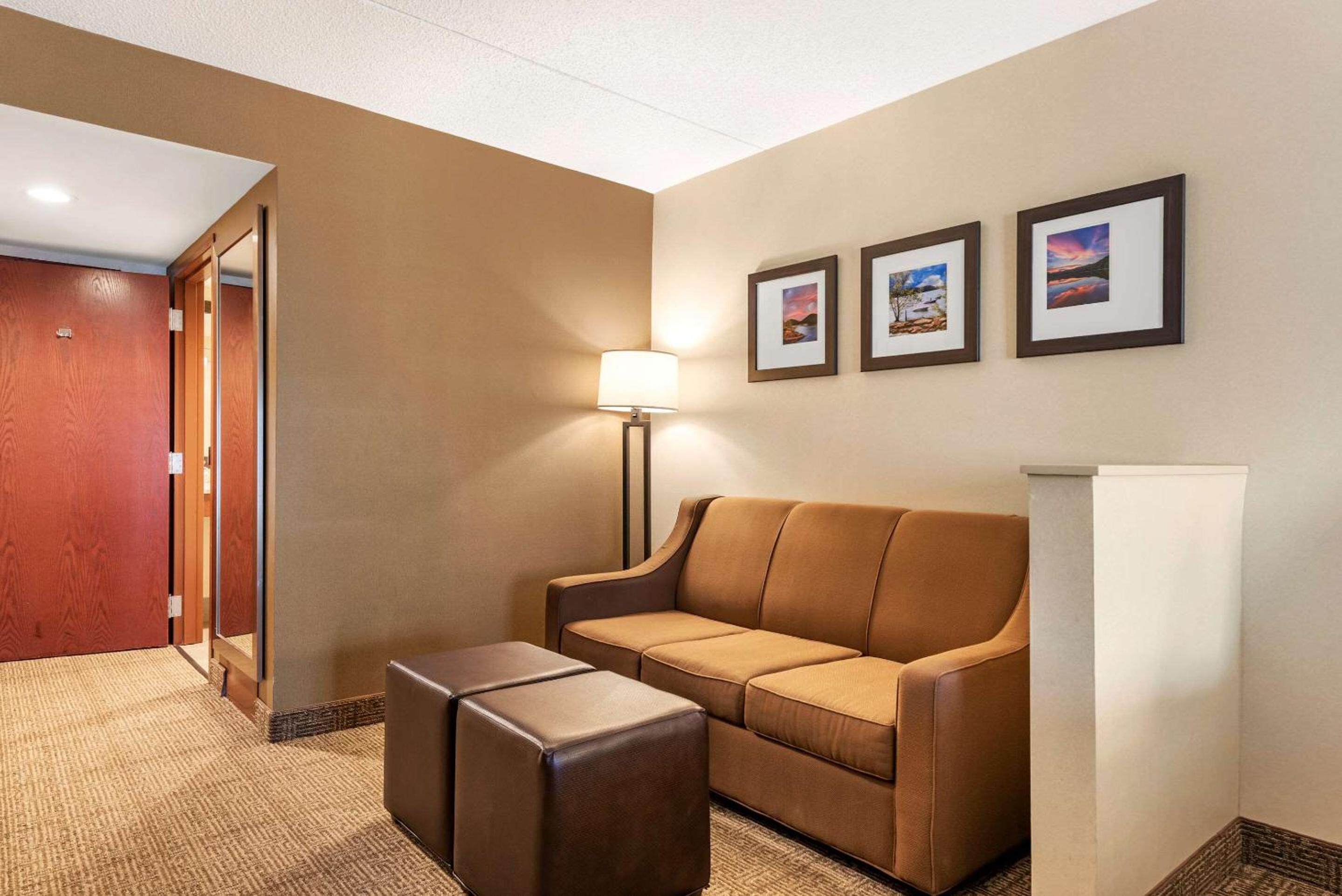 Morehead Vacations - Comfort Inn  Suites - Property Image 10