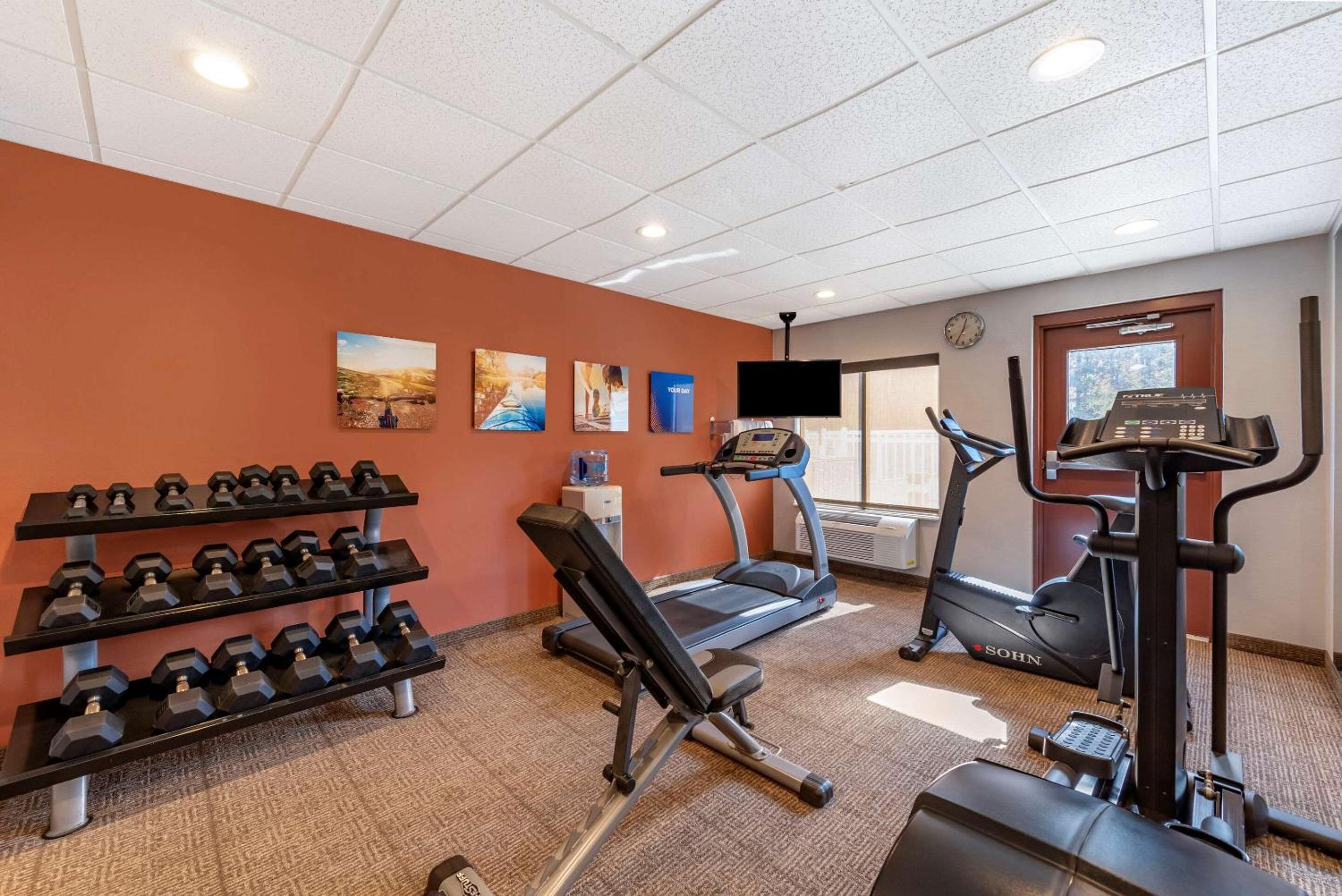 Morehead Vacations - Comfort Inn  Suites - Property Image 8