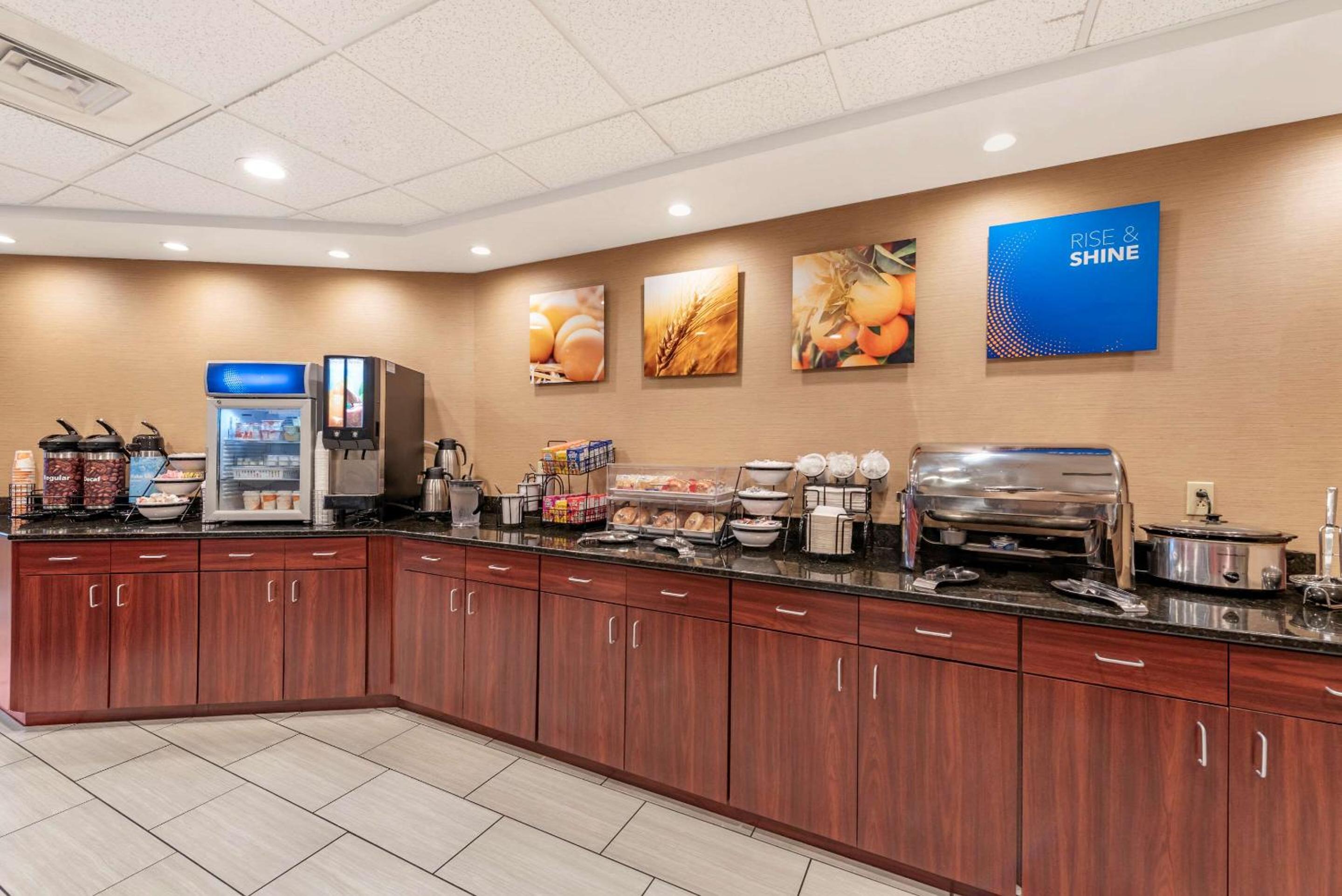Morehead Vacations - Comfort Inn  Suites - Property Image 6