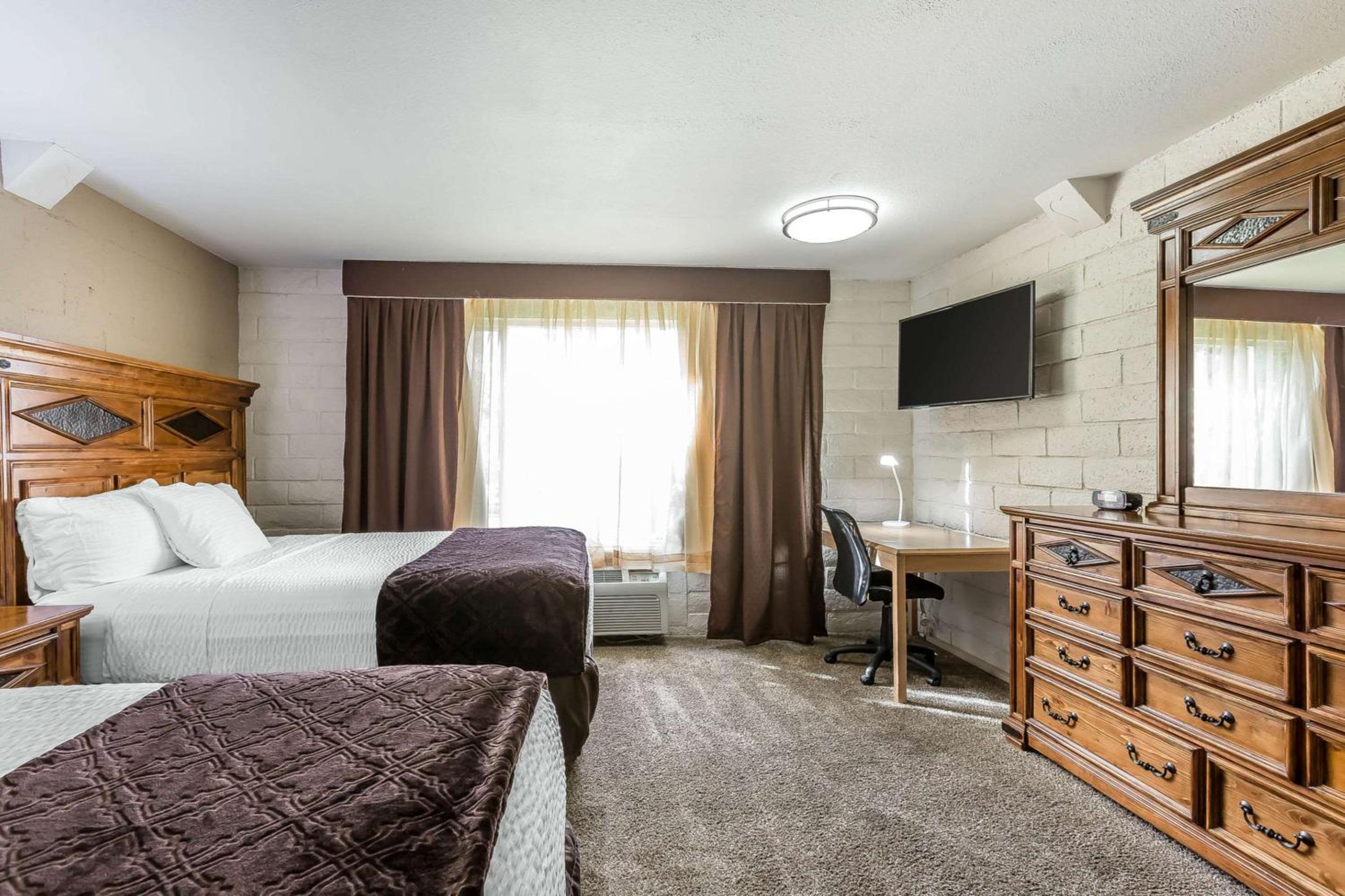 Econo Lodge Lake Elsinore Casino - Property Image 10