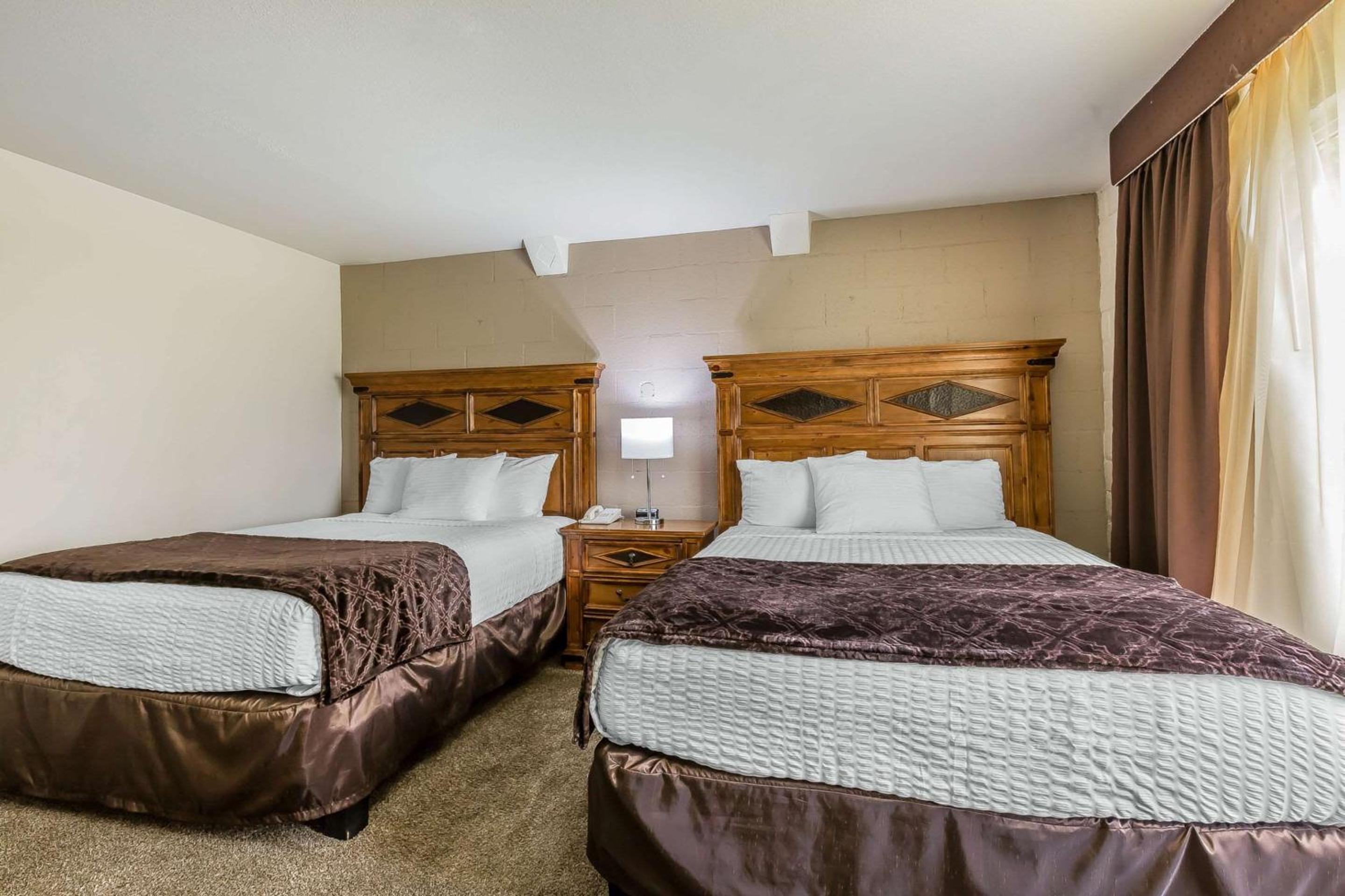 Econo Lodge Lake Elsinore Casino - Property Image 20