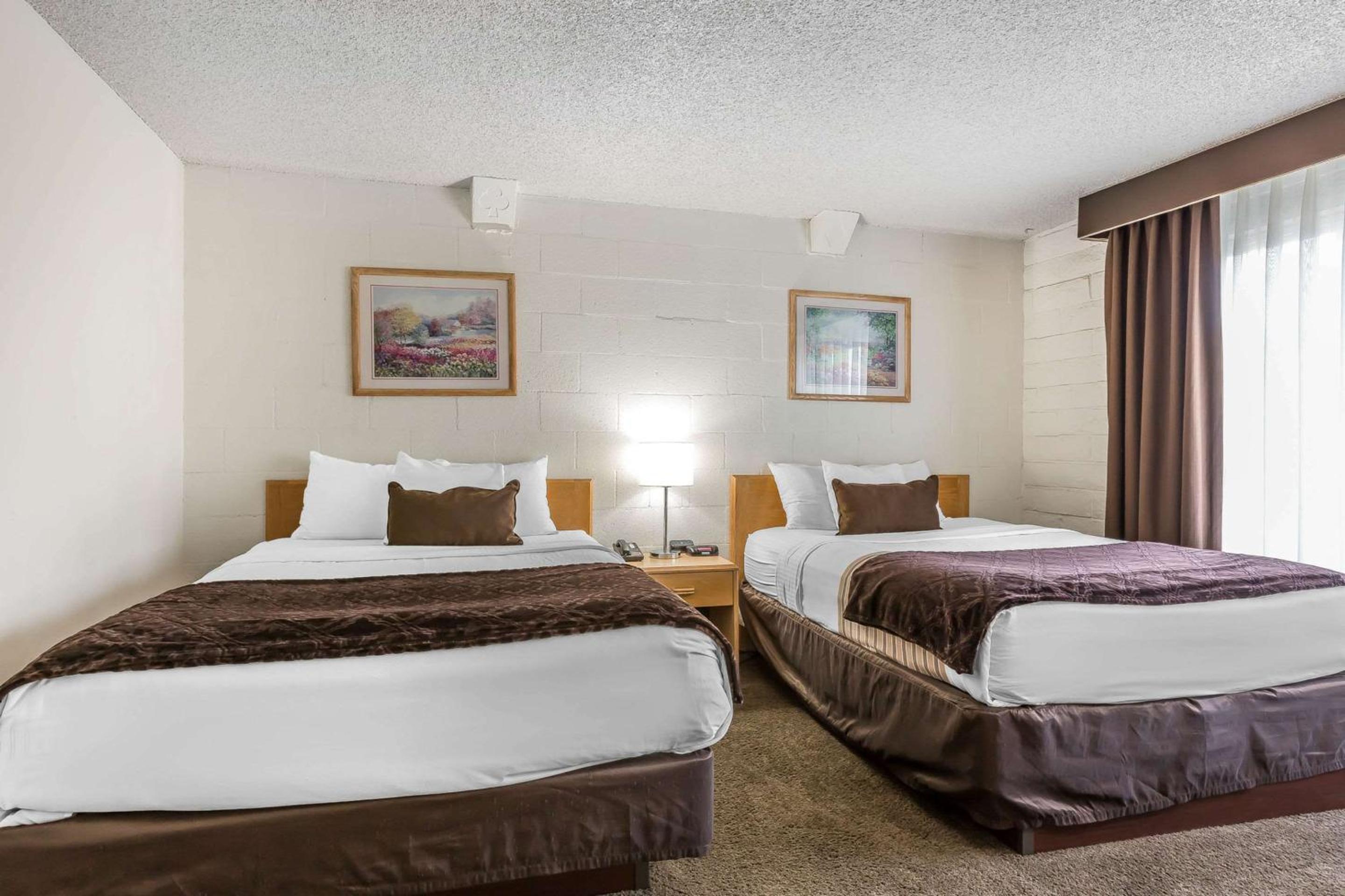 Econo Lodge Lake Elsinore Casino - Property Image 3