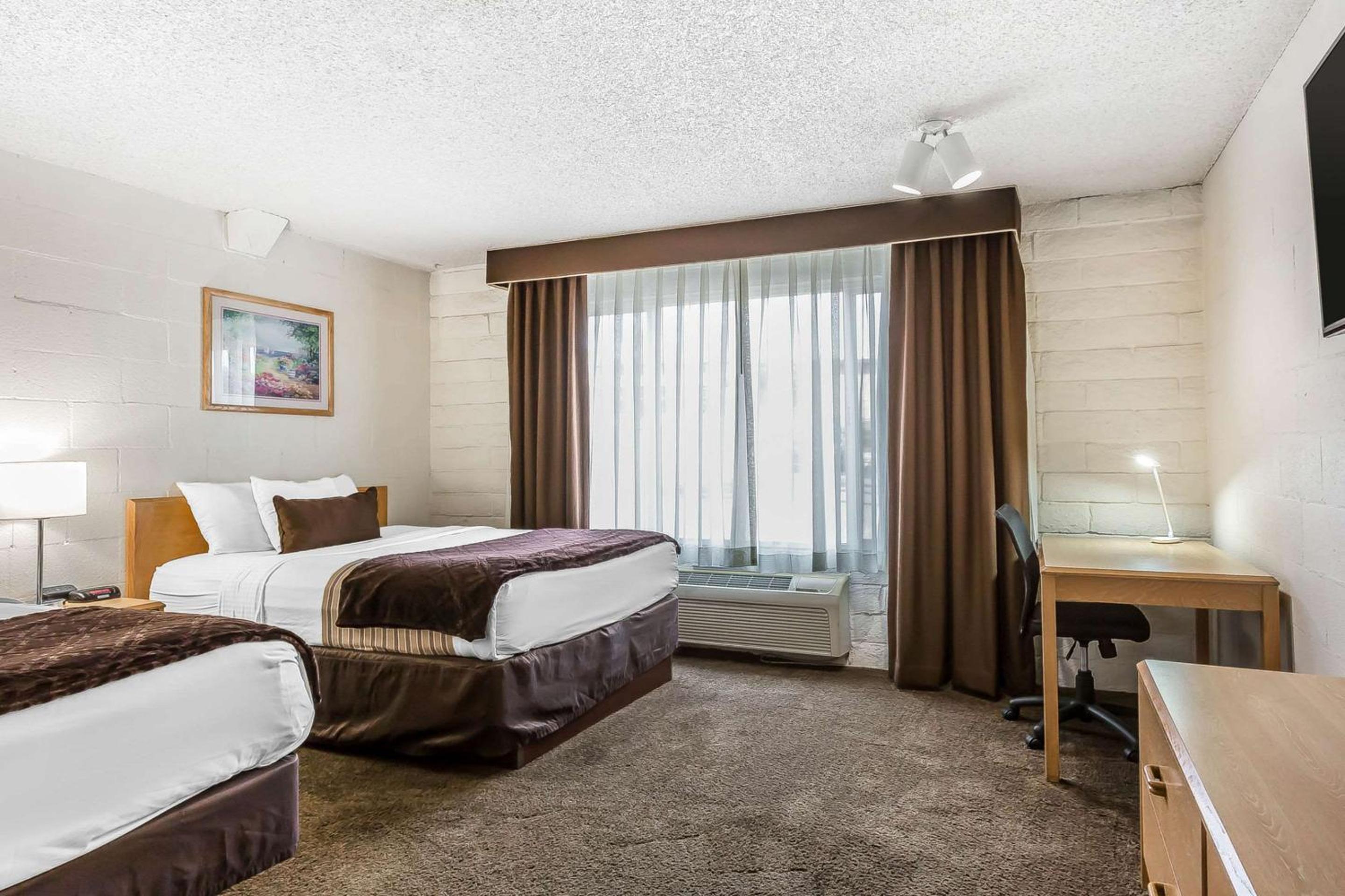 Econo Lodge Lake Elsinore Casino - Property Image 23