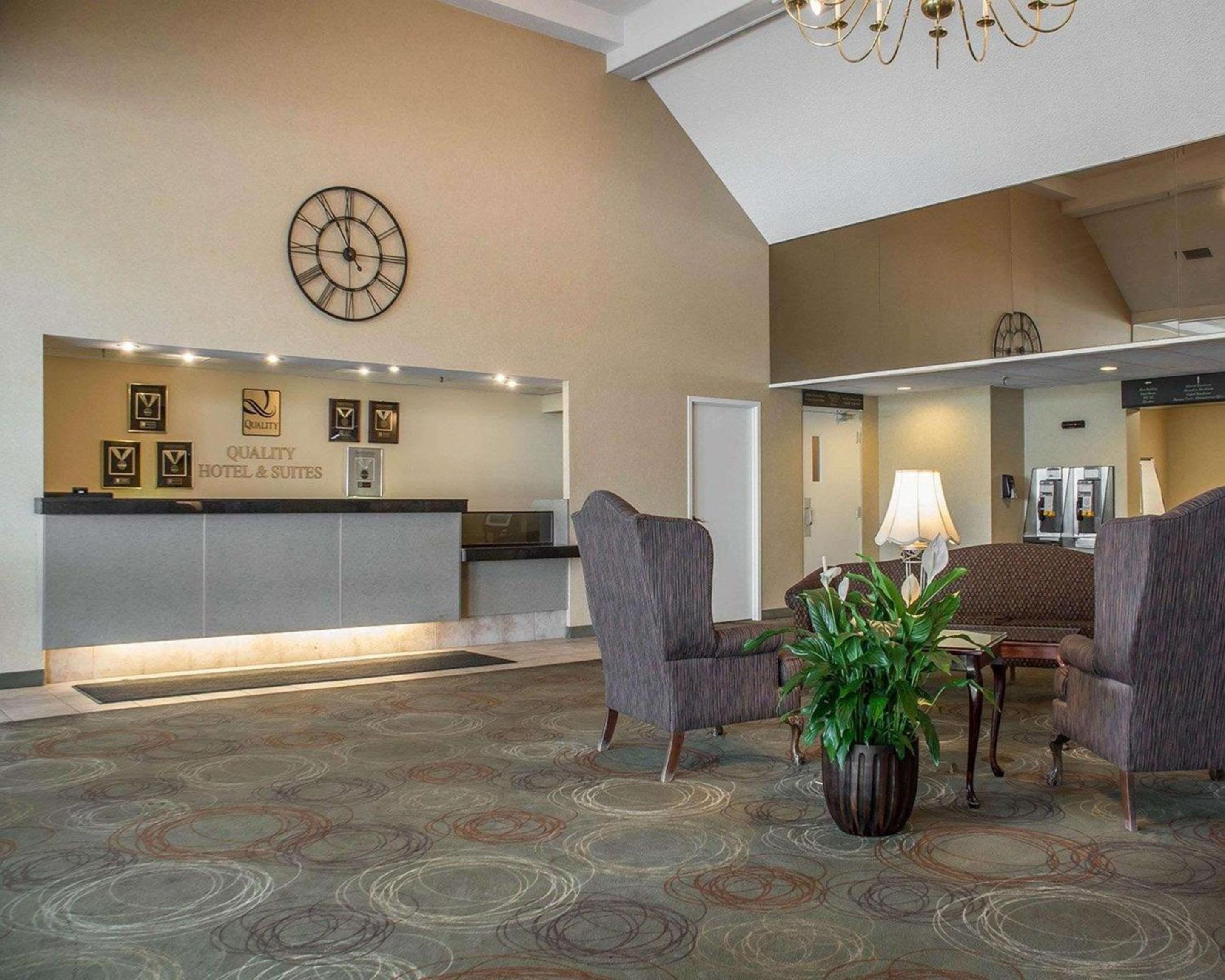 Woodstock Vacations - Quality Hotel  Suites Woodstock - Property Image 4