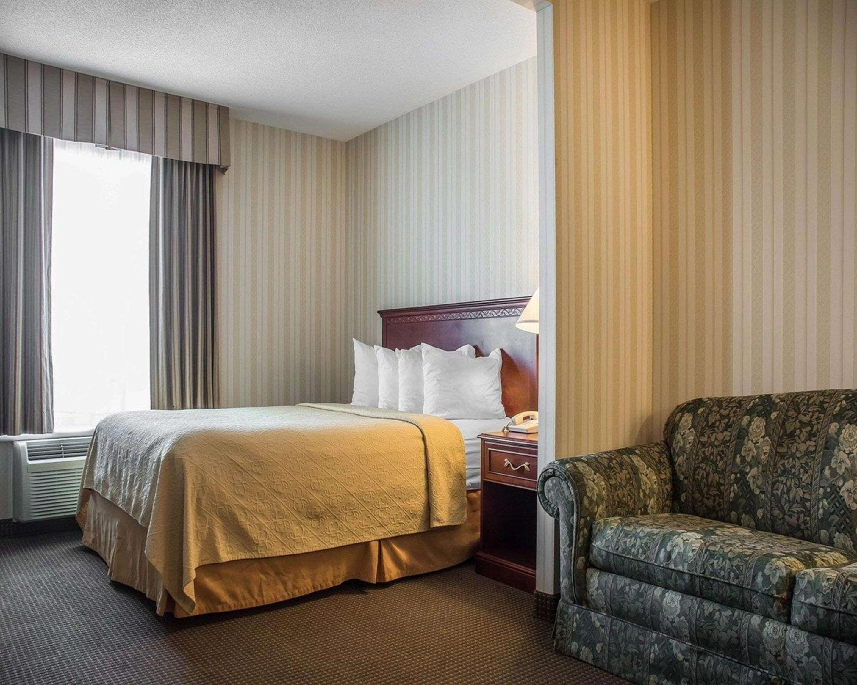 Woodstock Vacations - Quality Hotel  Suites Woodstock - Property Image 3