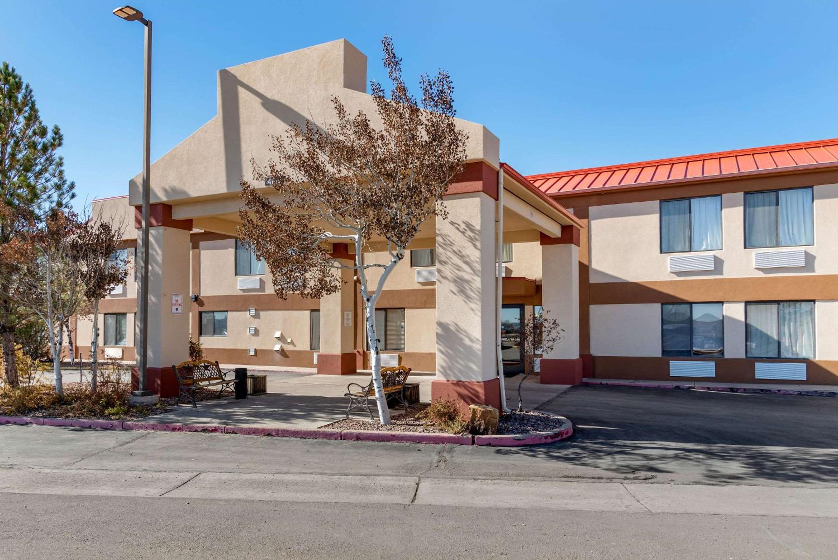 Econo Lodge Pueblo North view 2