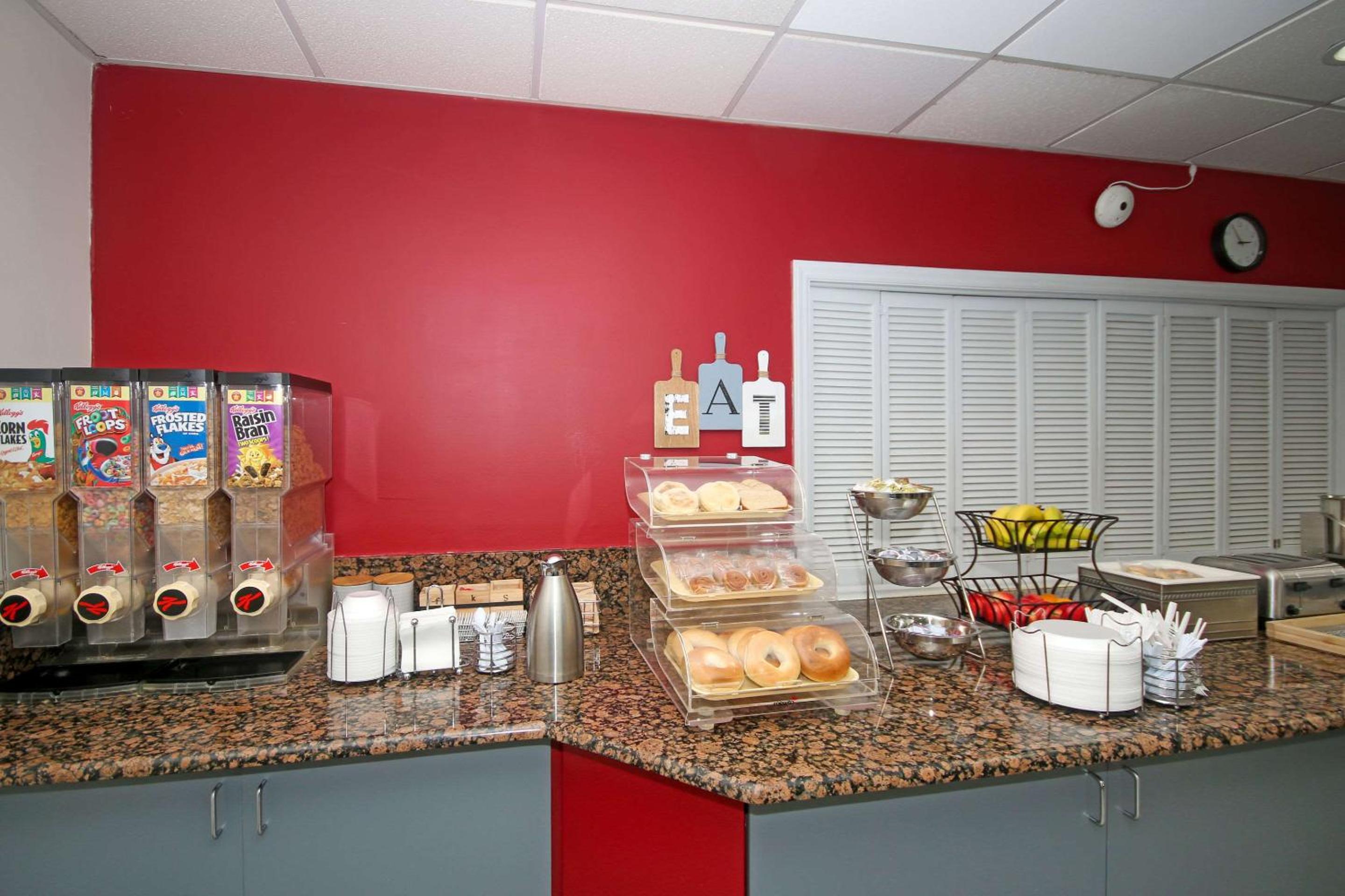 Americas Best Value Inn Pilot Mountain view 2