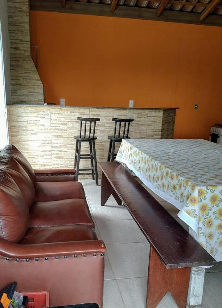 Casa 3 quartos perto da praia e Beto Carrero