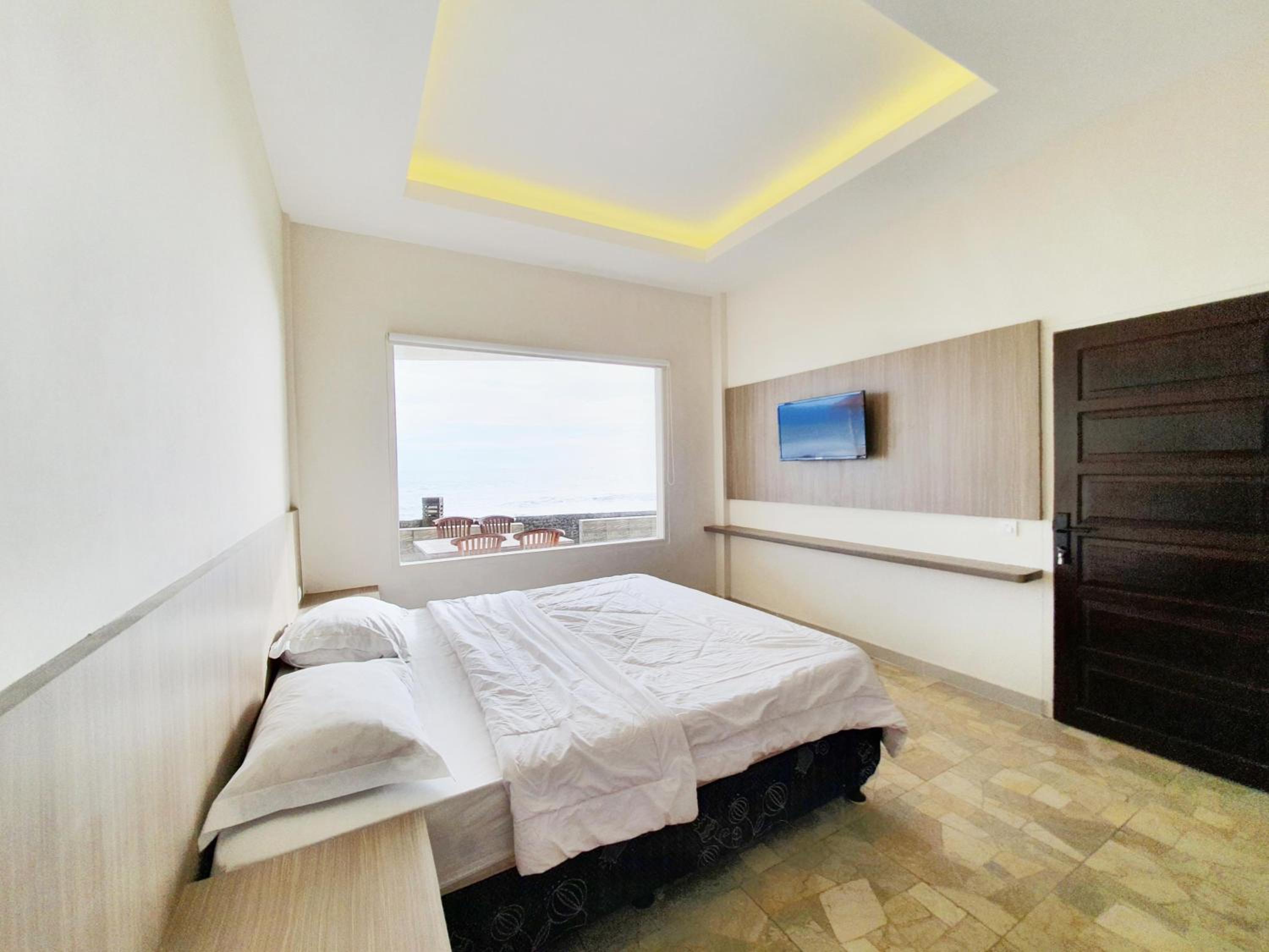 77 Sunset Plaza, Cisolok - 24
