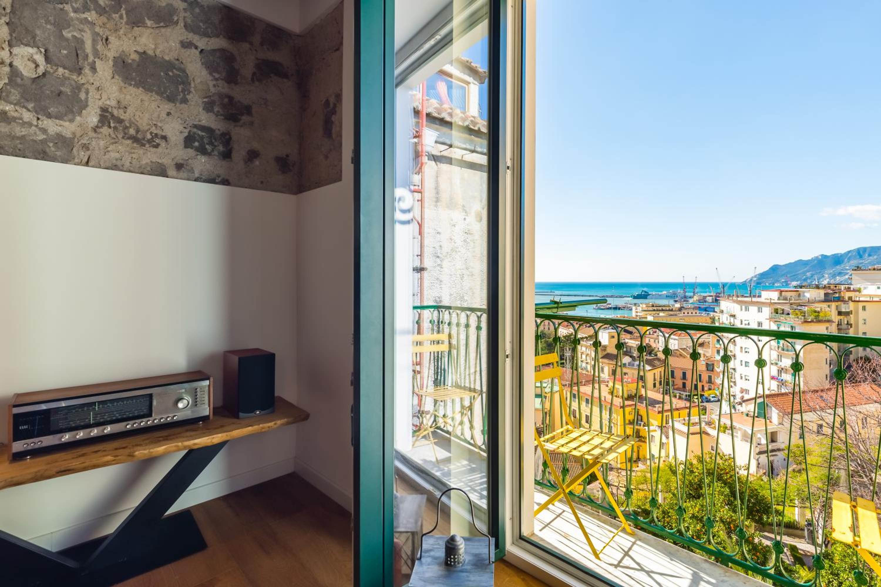 Starhost - MINERVA SUITE seaview view 4