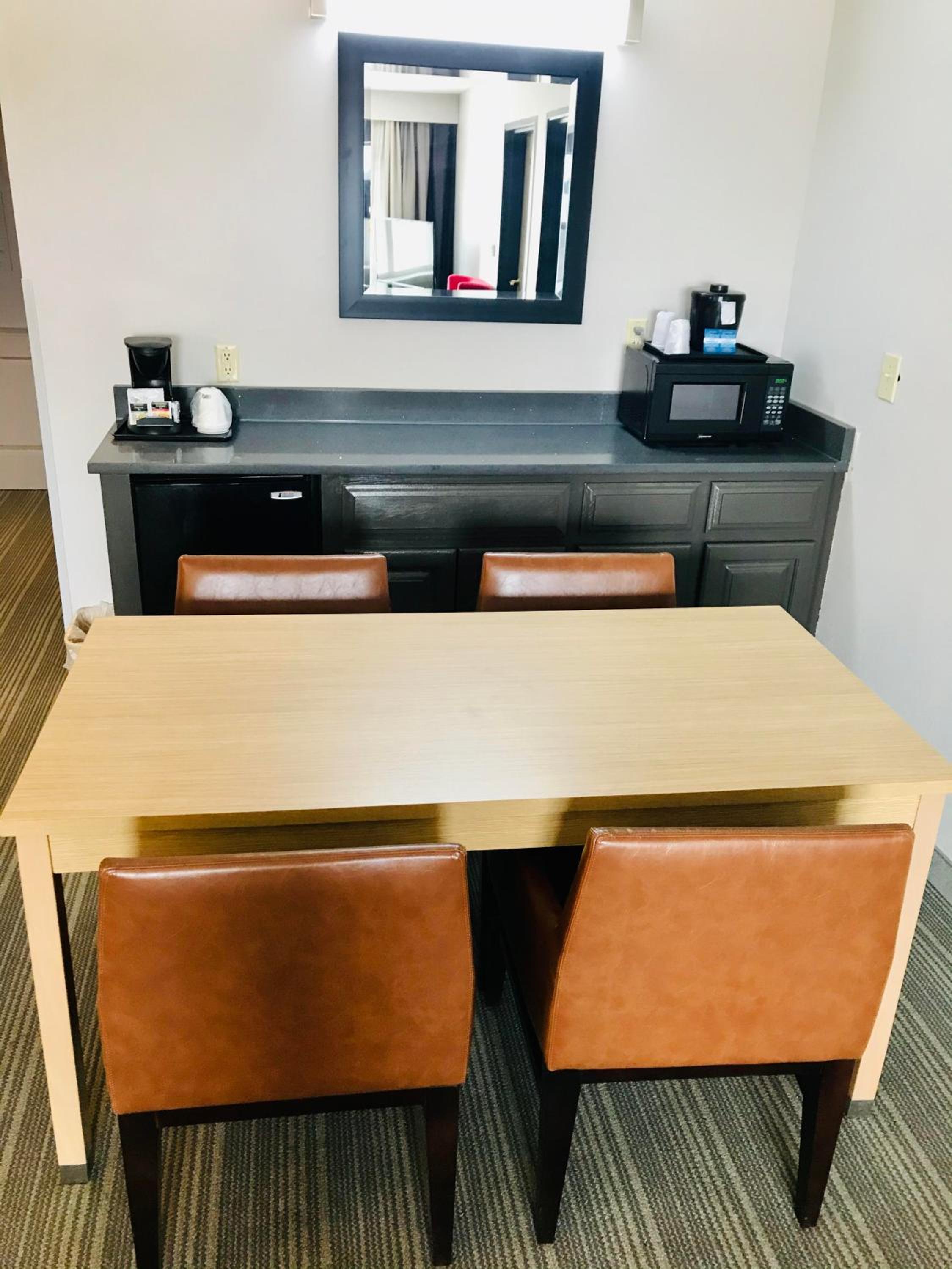 Warner Robins Vacations - Country Inn Suites by Radisson, Warner Robins, GA - Property Image 17