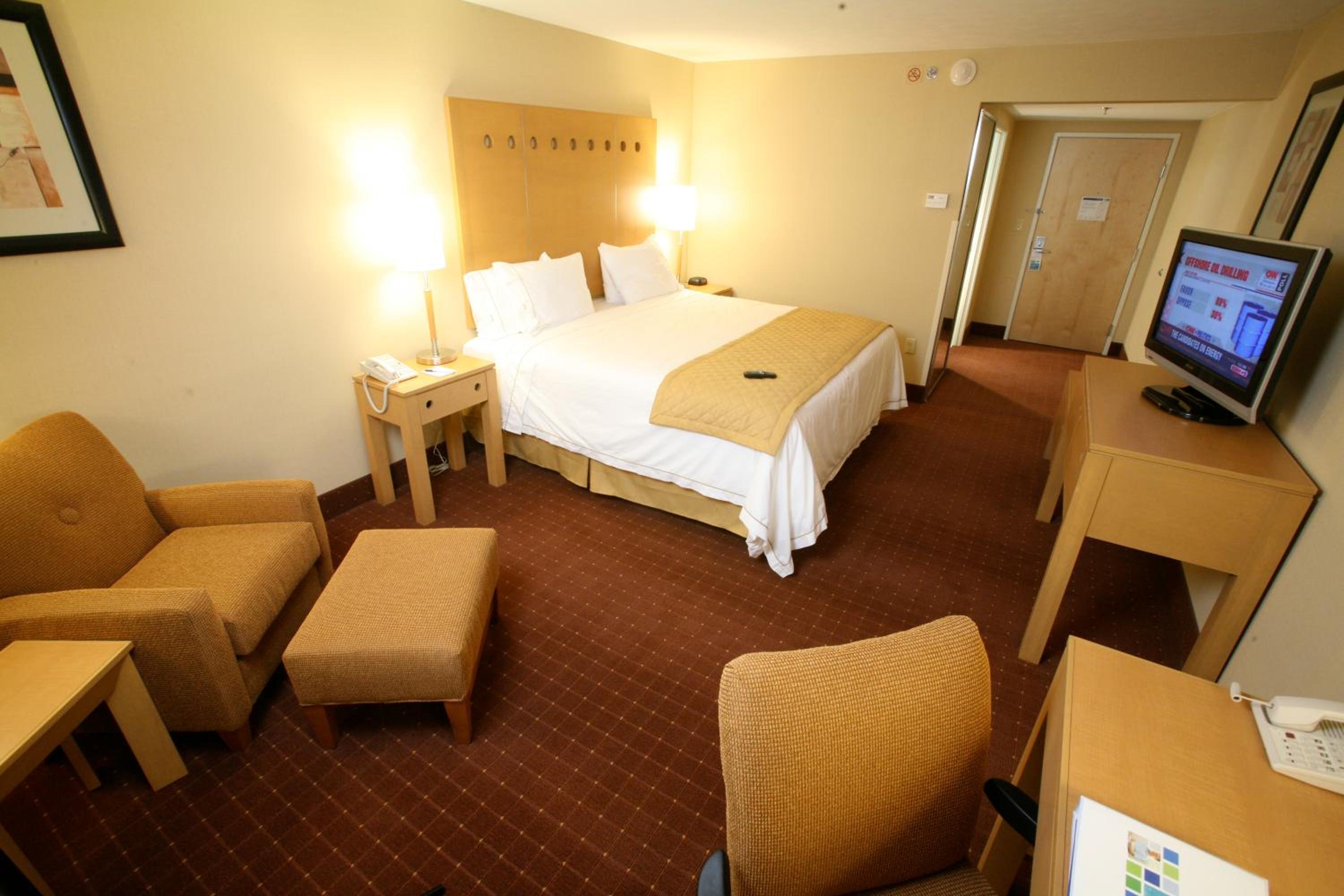 Saltillo Vacations - Holiday Inn Express Saltillo Zona Aeropuerto, an IHG Hotel - Property Image 2